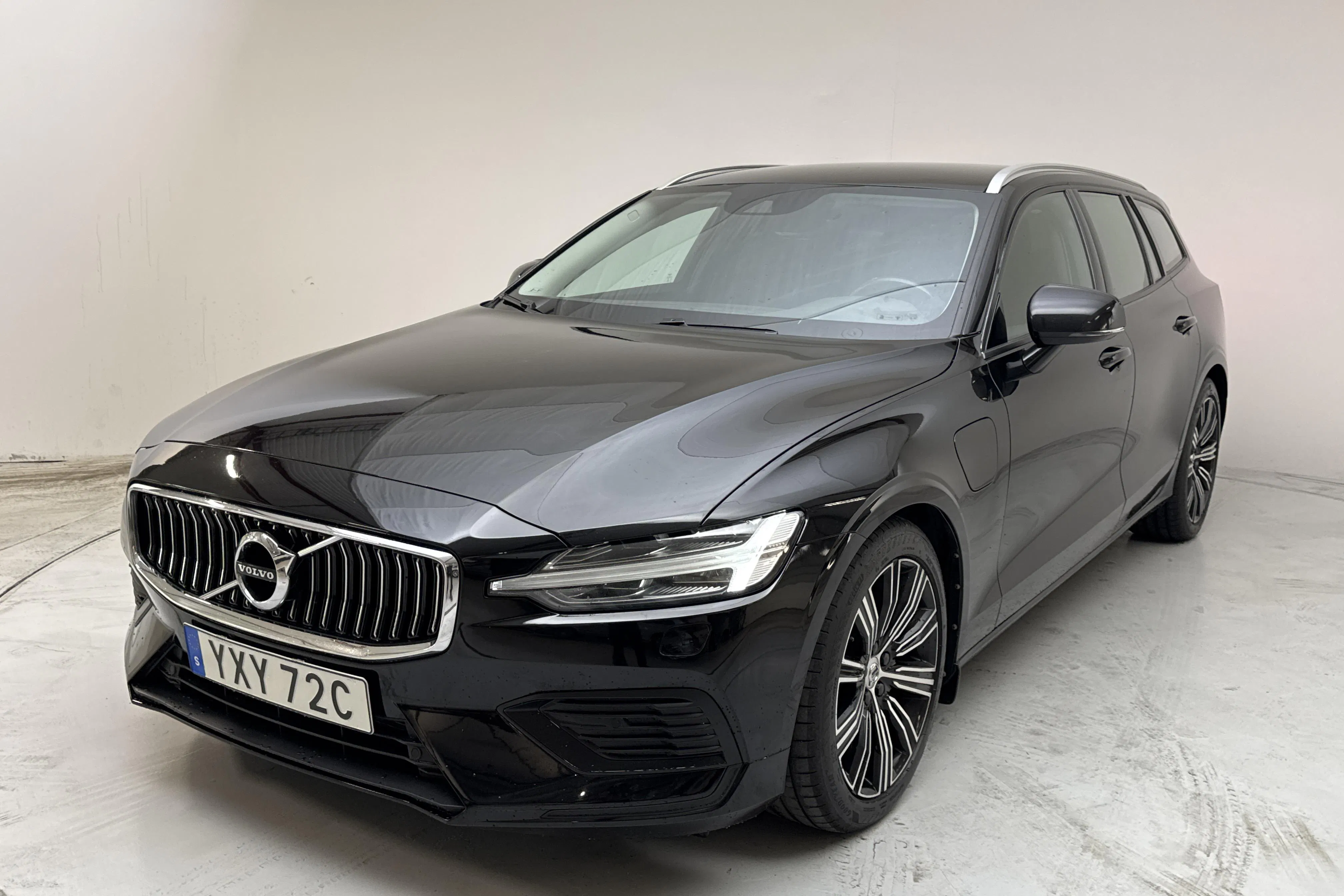 Presentation photo 1 of 18: Volvo V60 T6 AWD Twin Engine (340hk) - 192 660 km - Automatic - black - 2021