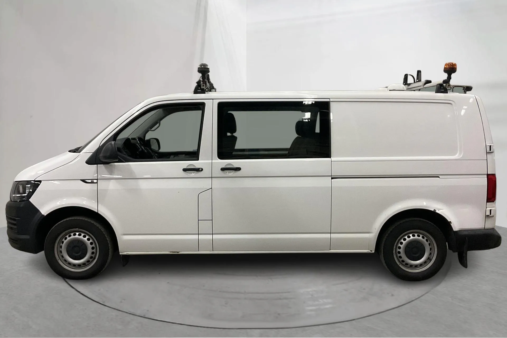 Presentation photo 2 of 20: VW Transporter T6 2.0 TDI BMT Skåp 4MOTION (150hk) - 256 500 km - Manual - white - 2018