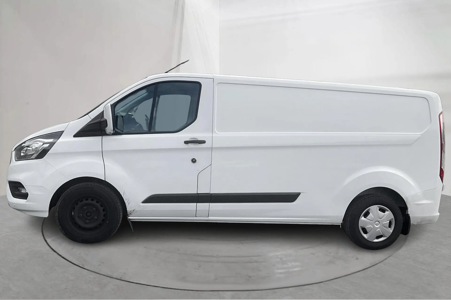 Presentation photo 2 of 17: Ford Transit Custom 300 (130hk) - 179 850 km - Automatic - white - 2023