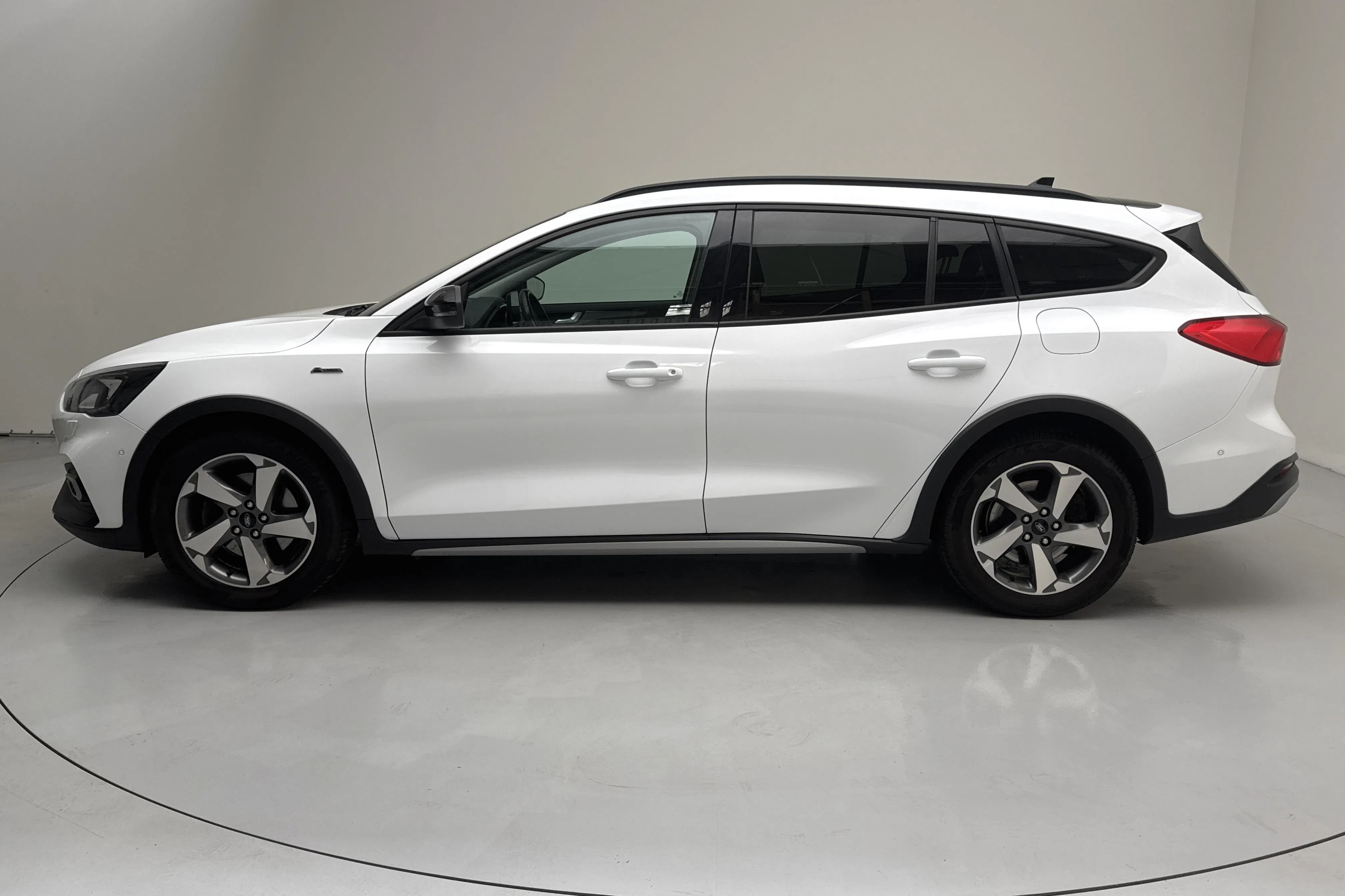 Presentation photo 2 of 15: Ford Focus Active 1.0 EcoBoost (125hk) - 110 390 km - Automatic - white - 2019