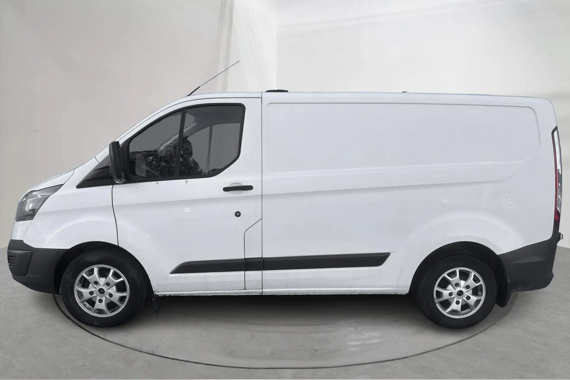 Presentation photo 2 of 13: Ford Transit Custom 270 (100hk) - 272 660 km - Manual - white - 2016