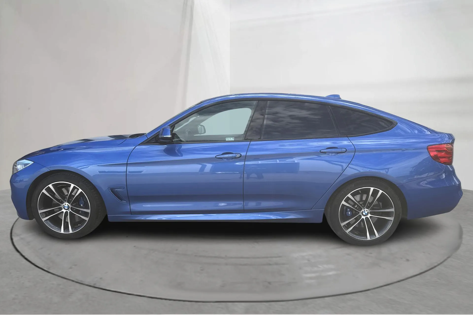 Presentationsfoto 2 av 17: BMW 335d GT xDrive, F34 (313hk) - 11 765 mil - Automat - blå - 2015
