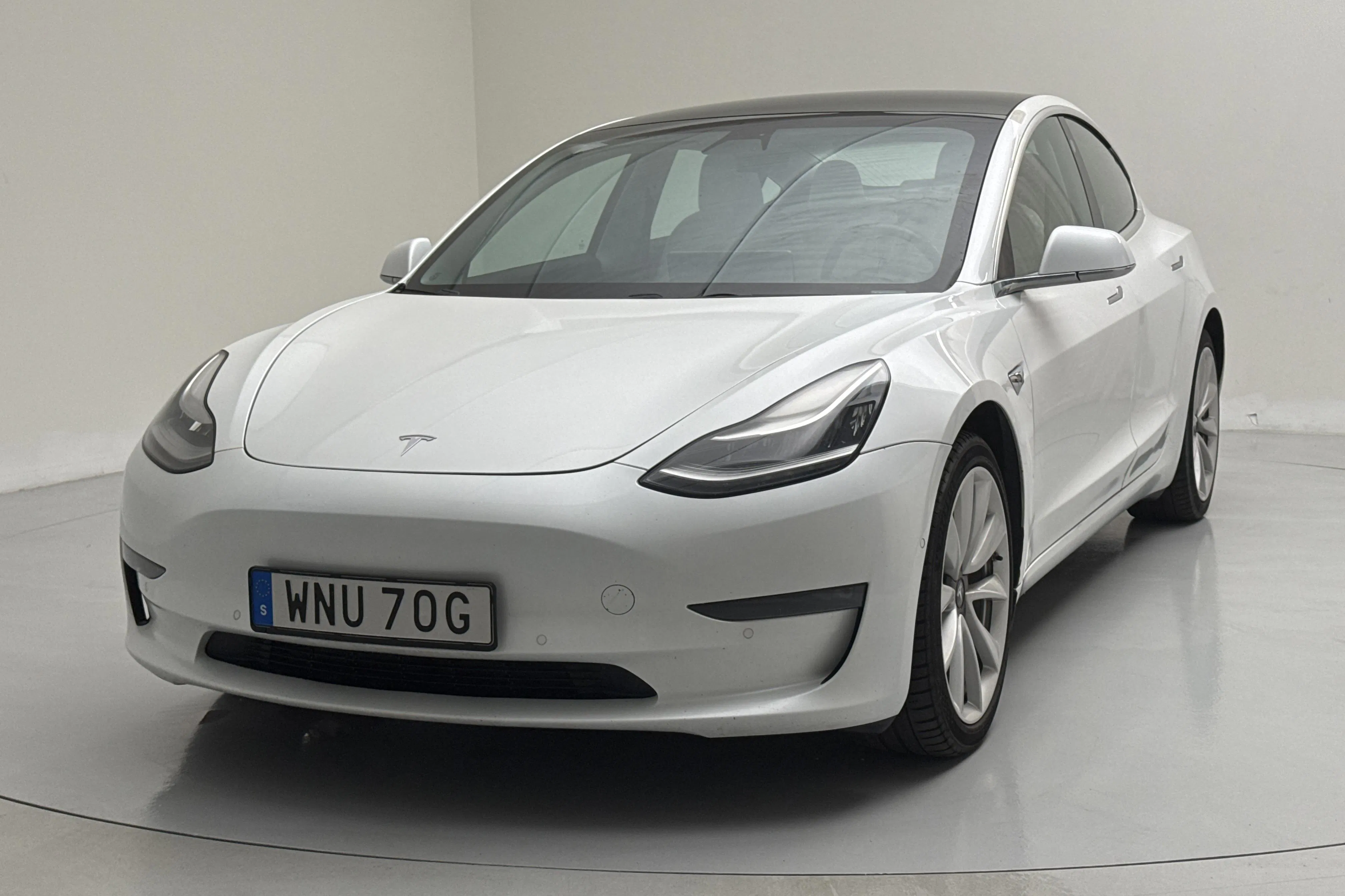 Presentation photo 1 of 18: Tesla Model 3 Long Range Dual Motor AWD - 209 670 km - Automatic - white - 2019