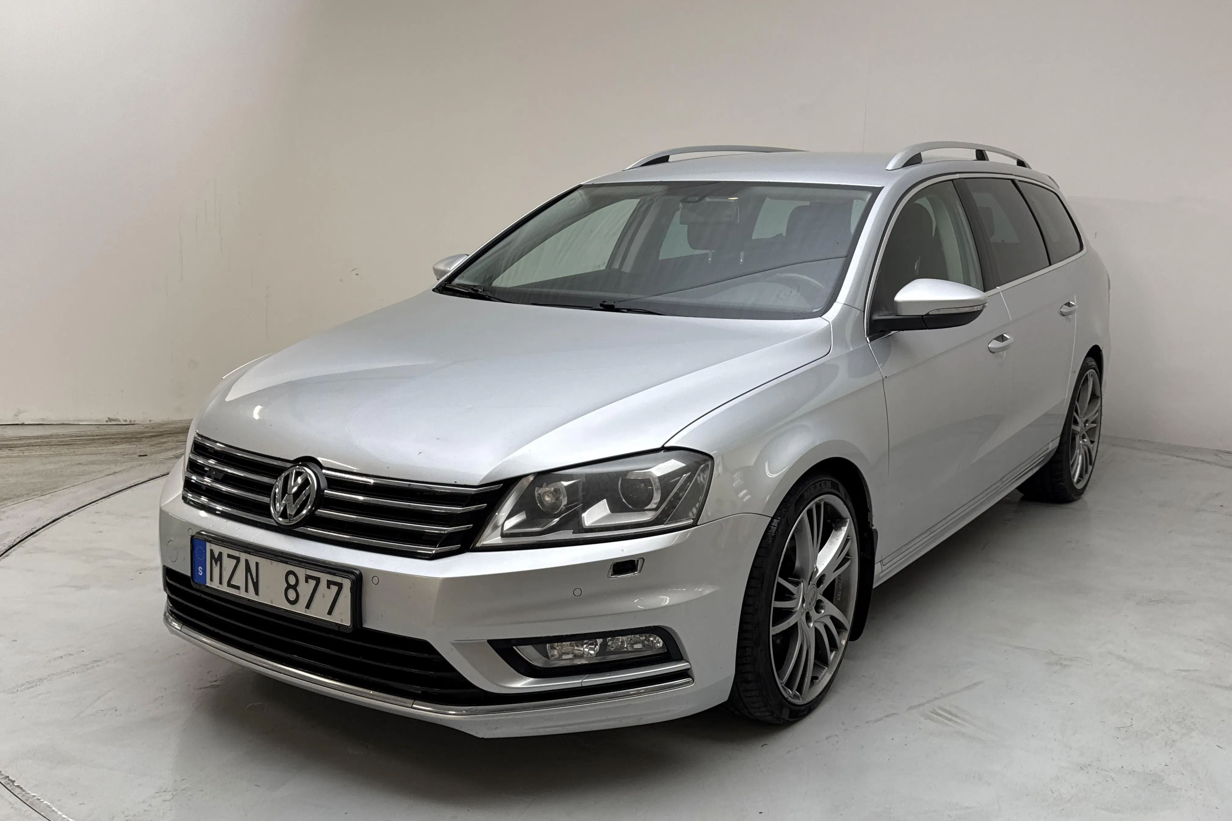 Presentationsfoto 1 av 14: VW Passat 2.0 TDI BlueMotion Technology Variant 4Motion (170hk) - 26 035 mil - Automat - silver - 2013