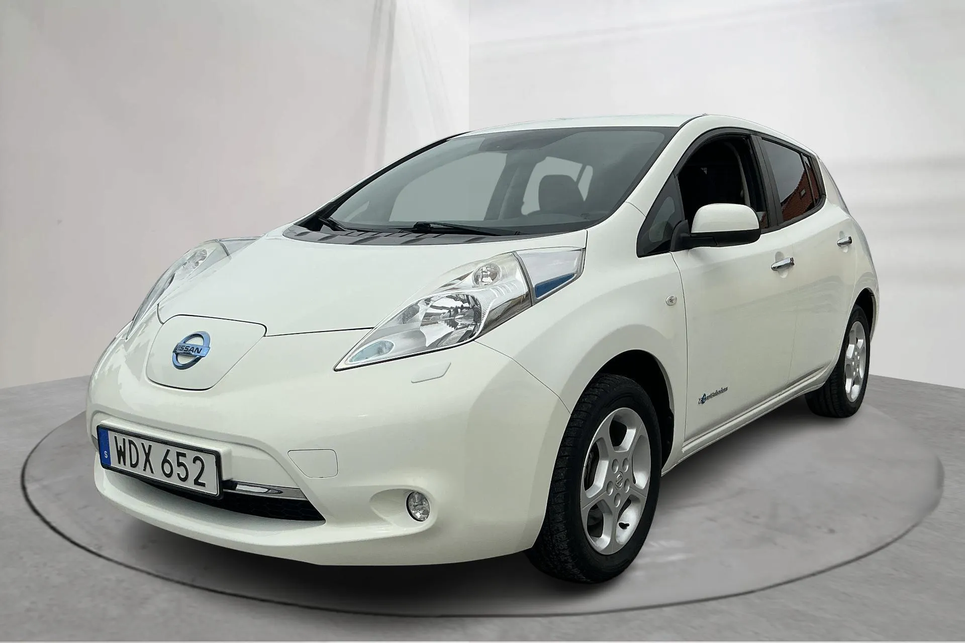 Presentation photo 1 of 17: Nissan LEAF 5dr 30kWh (109hk) - 28 670 km - Automatic - white - 2017