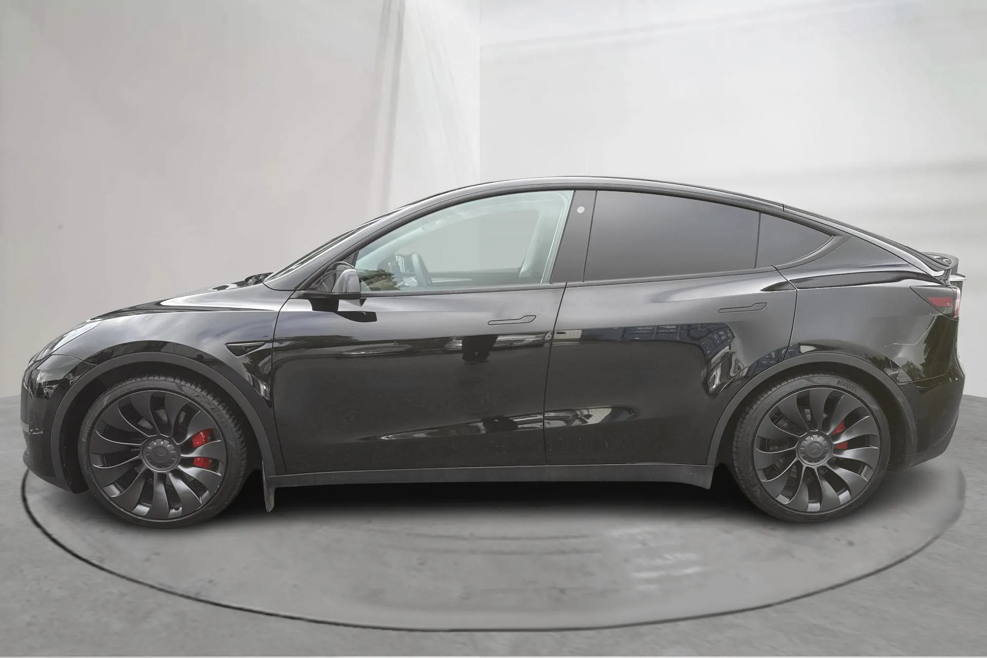 Presentation photo 2 of 19: Tesla Model Y Performance Dual Motor AWD - 40 970 km - Automatic - black - 2024