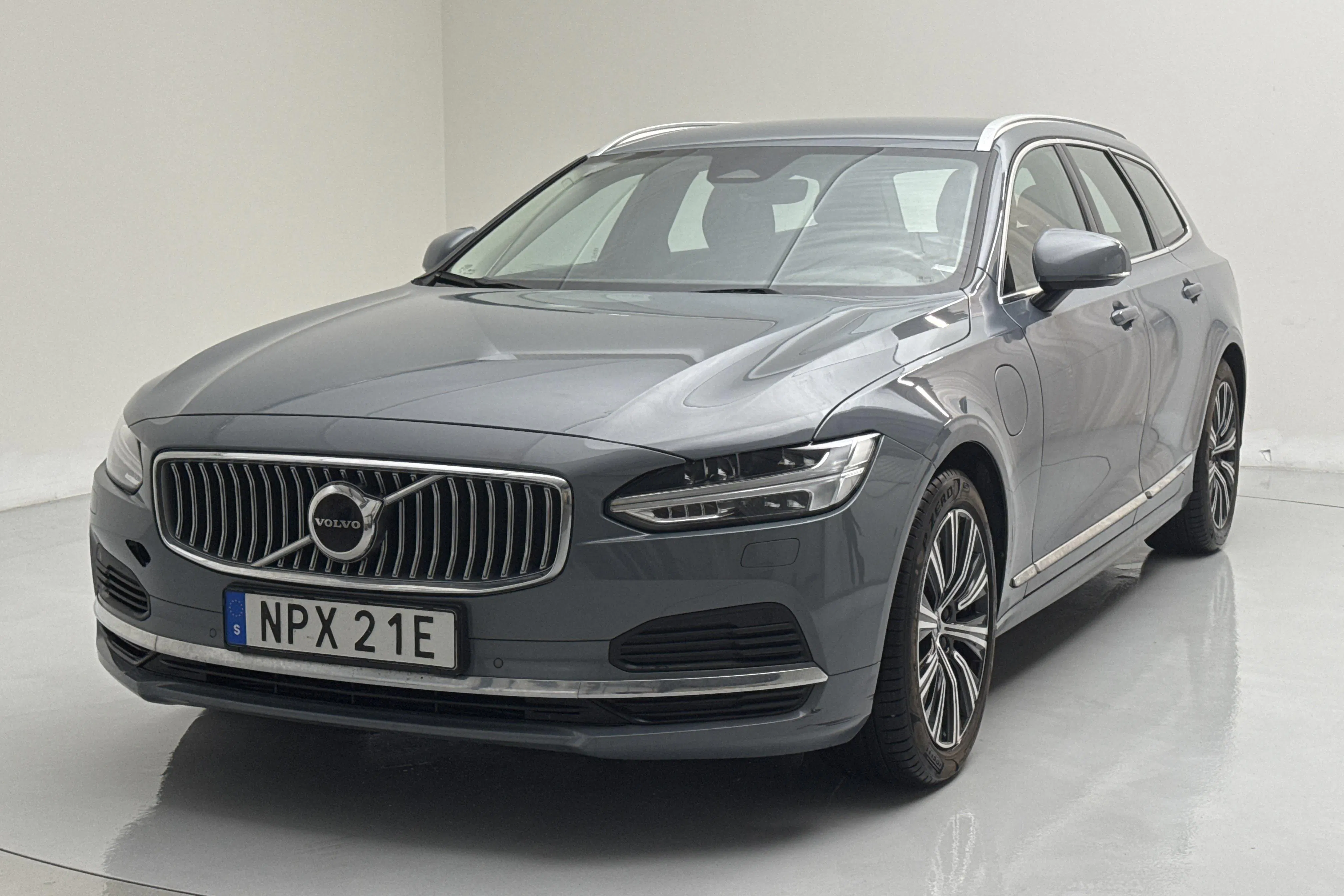 Presentation photo 1 of 18: Volvo V90 T6 AWD Twin Engine (340hk) - 162 330 km - Automatic - gray - 2022