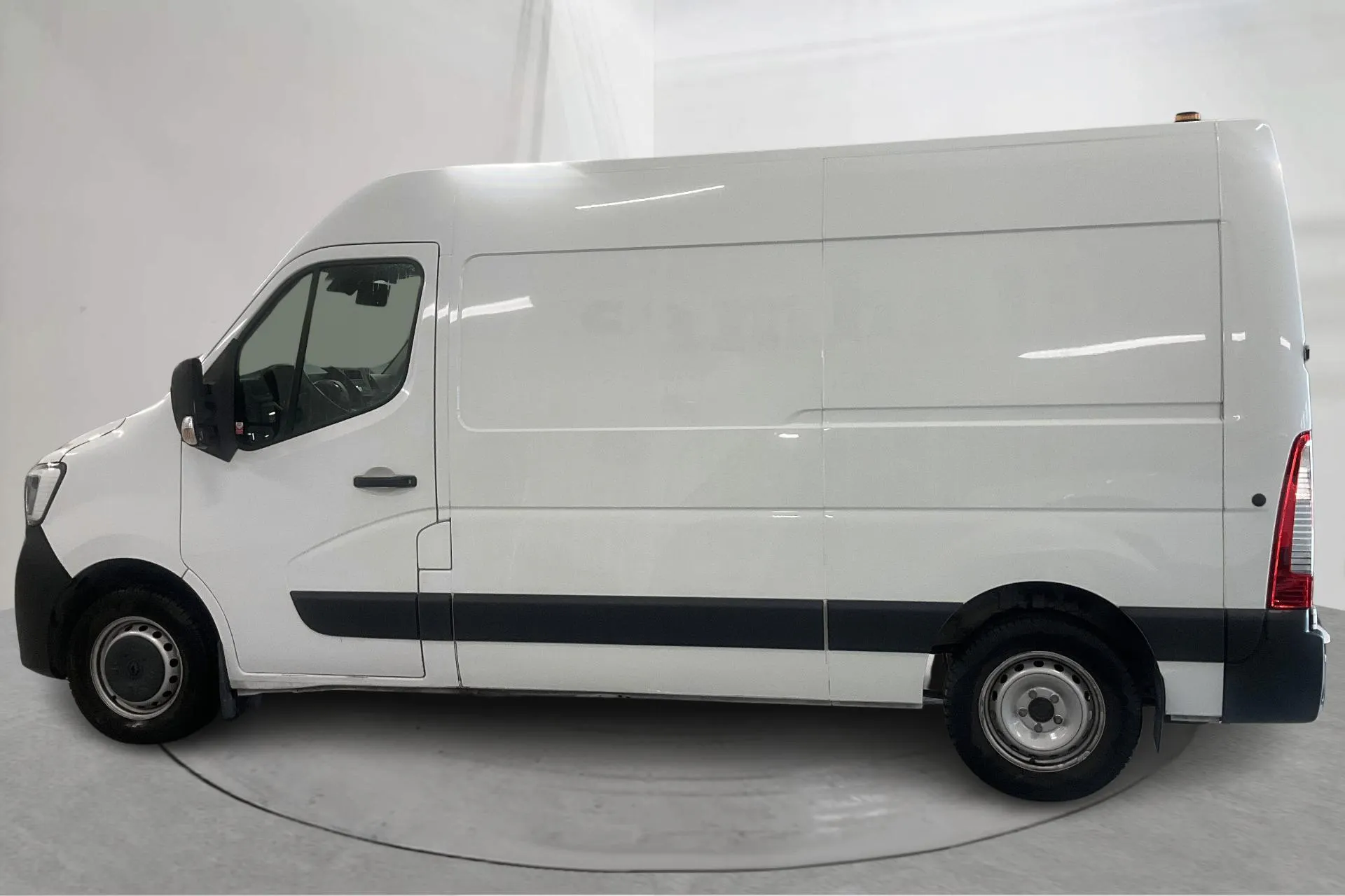 Presentation photo 2 of 20: Renault Master 2.3 dCi FAP 2WD (150hk) - 99 350 km - Automatic - white - 2021