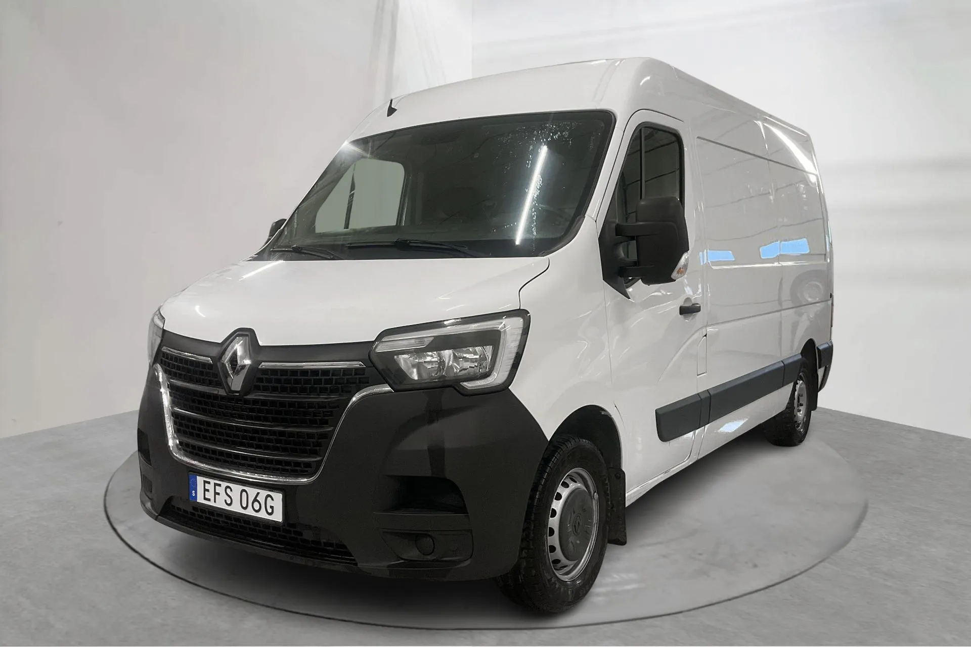 Presentation photo 1 of 20: Renault Master 2.3 dCi FAP 2WD (150hk) - 99 350 km - Automatic - white - 2021