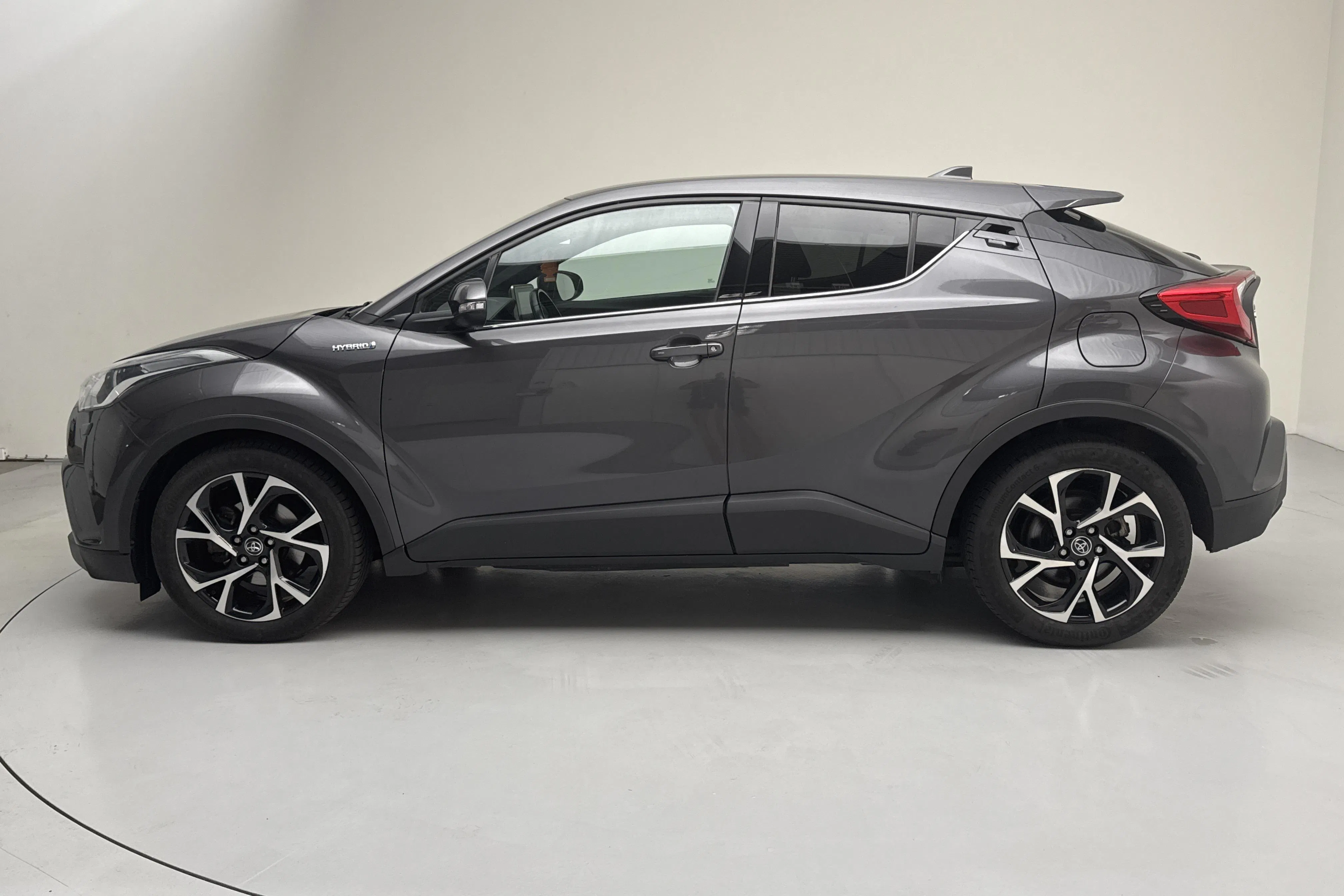 Presentation photo 2 of 13: Toyota C-HR 1.8 HSD (122hk) - 88 870 km - Automatic - dark grey - 2019