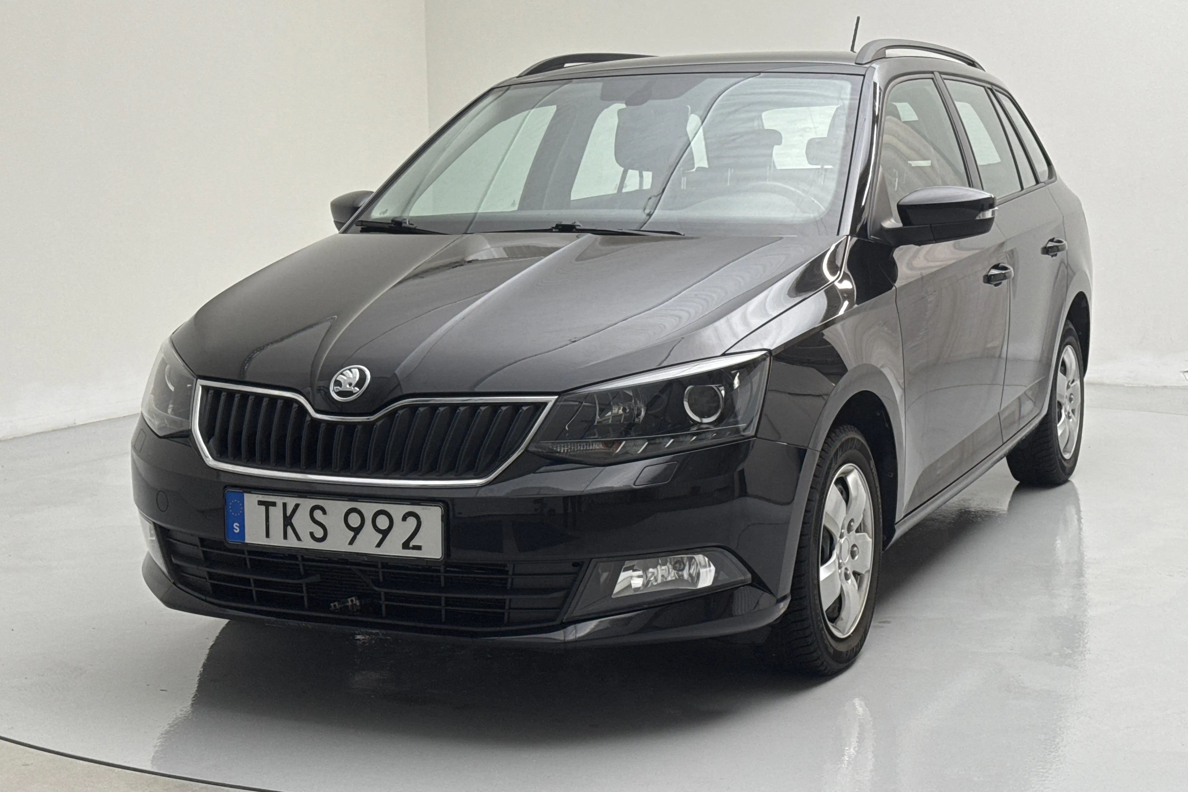 Presentationsfoto 1 av 13: Skoda Fabia 1.0 TSI Kombi (95hk) - 6 053 mil - Manuell - svart - 2018