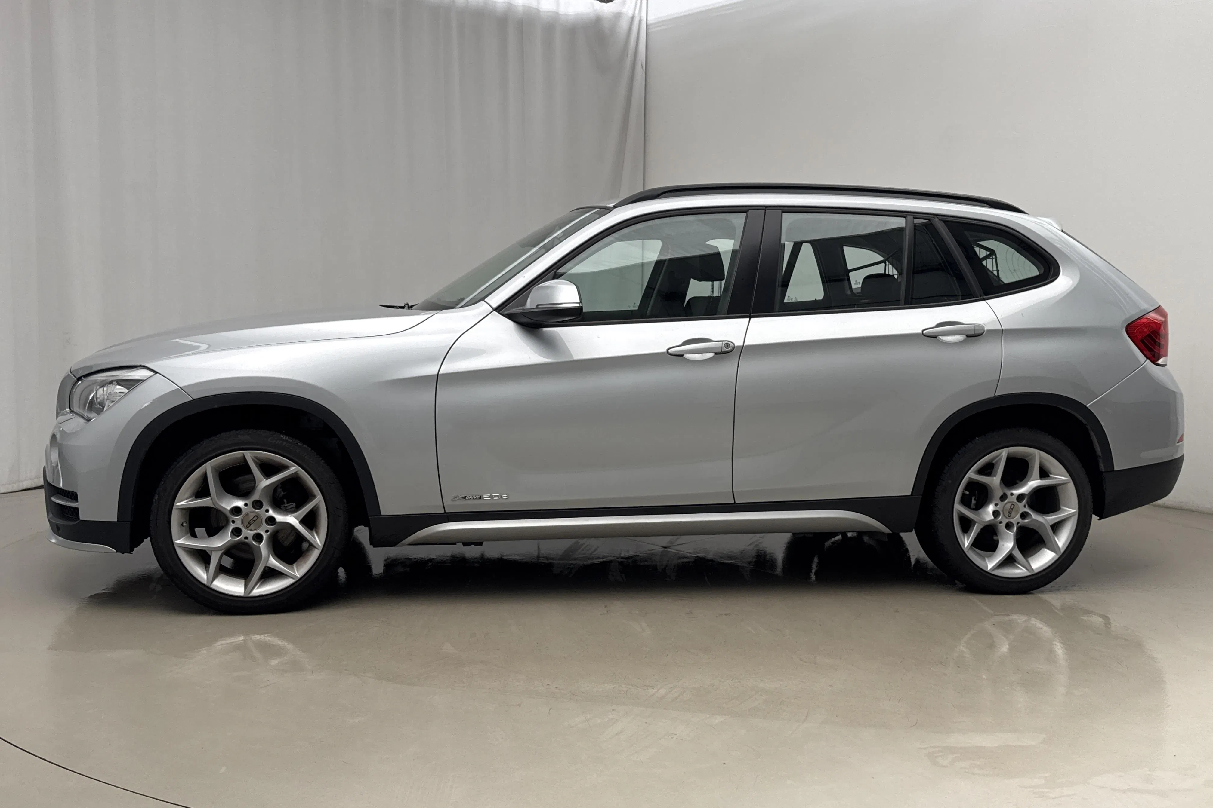Presentationsfoto 2 av 17: BMW X1 xDrive20d, E84 (184hk) - 13 552 mil - Automat - silver - 2015