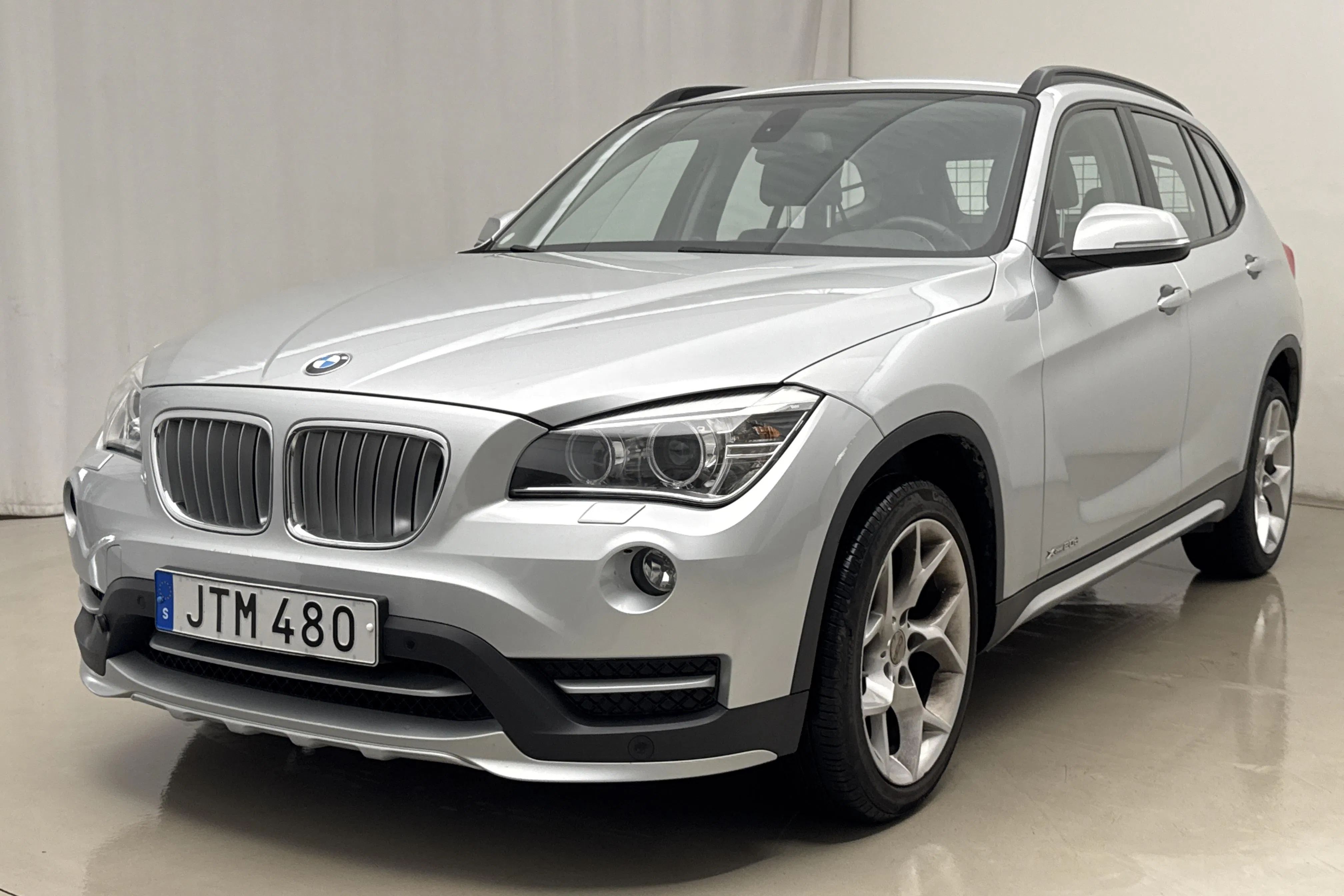 Presentationsfoto 1 av 17: BMW X1 xDrive20d, E84 (184hk) - 13 552 mil - Automat - silver - 2015