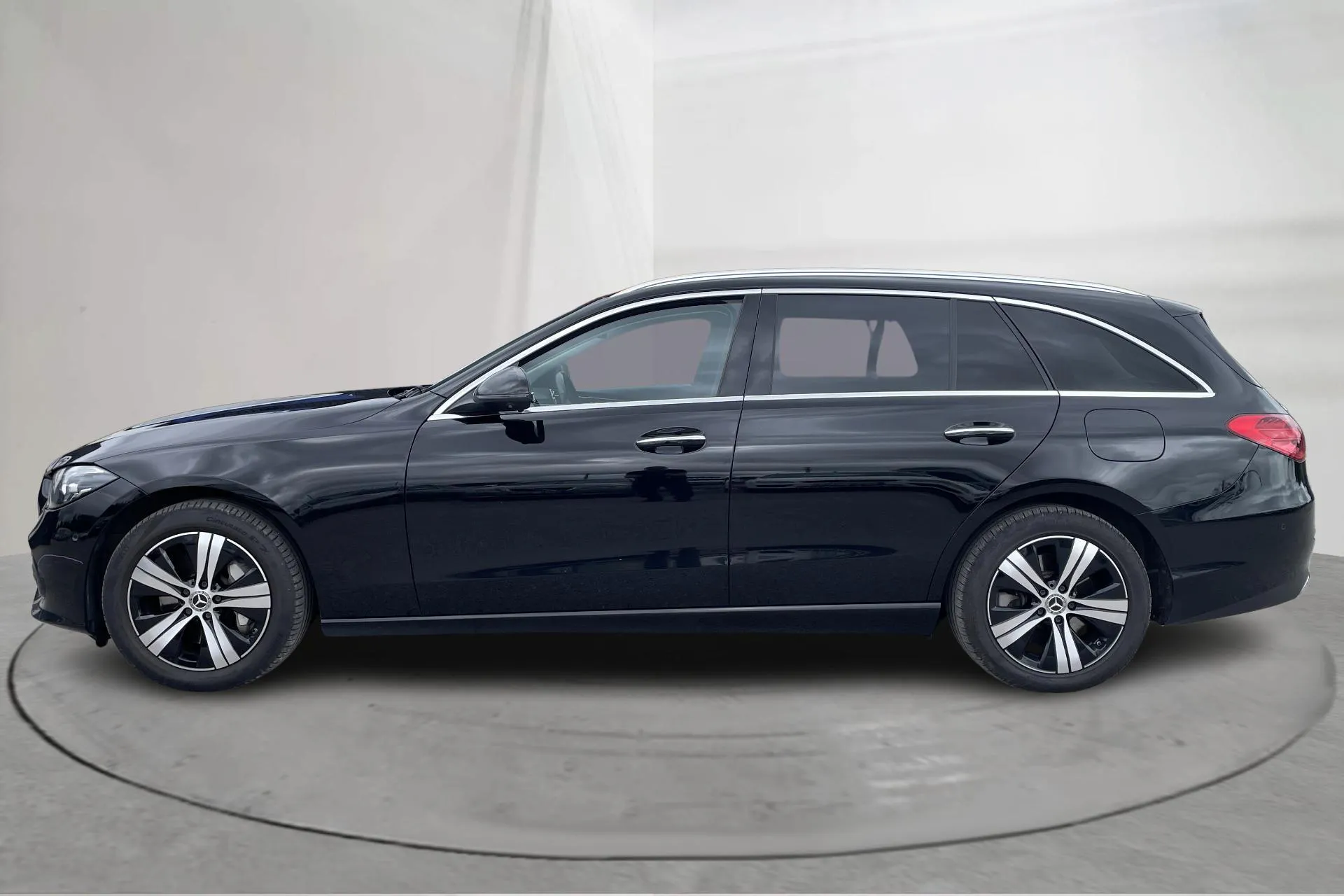 Presentation photo 2 of 30: Mercedes C 300 e Kombi S206 (333hk) - 107 270 km - Automatic - black - 2023