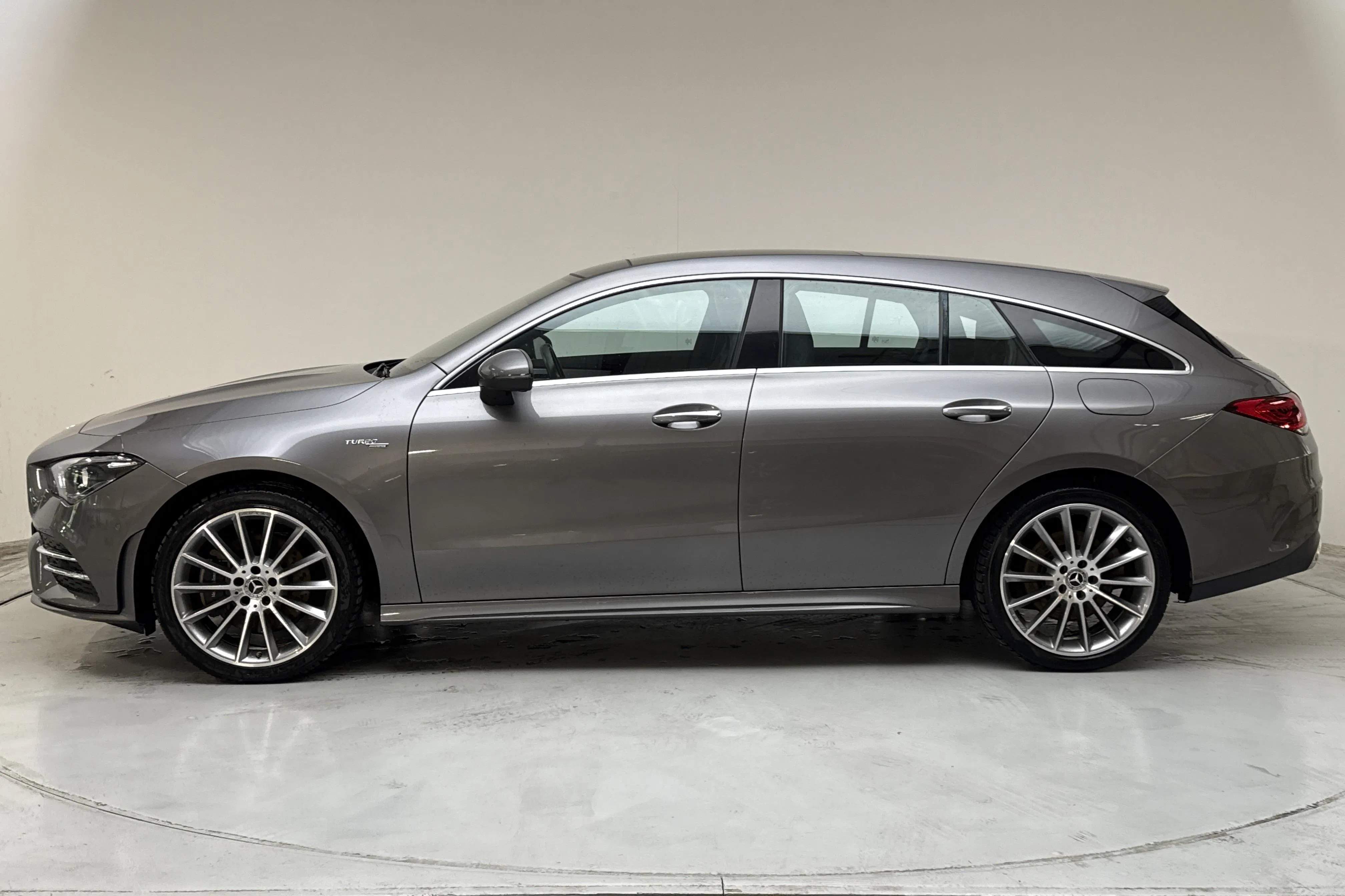 Presentation photo 2 of 16: Mercedes CLA 250 e Shooting Brake X118 (218hk) - 61 630 km - Automatic - dark grey - 2023