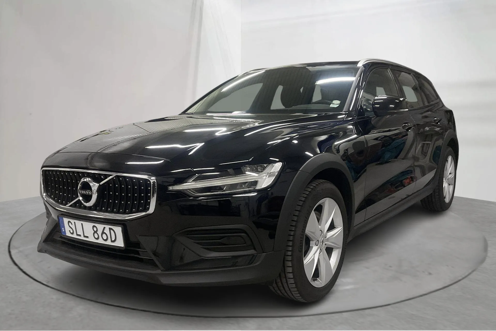 Presentation photo 1 of 16: Volvo V60 B4 Cross Country AWD Mildhybrid, Diesel (197hk) - 109 780 km - Automatic - black - 2022