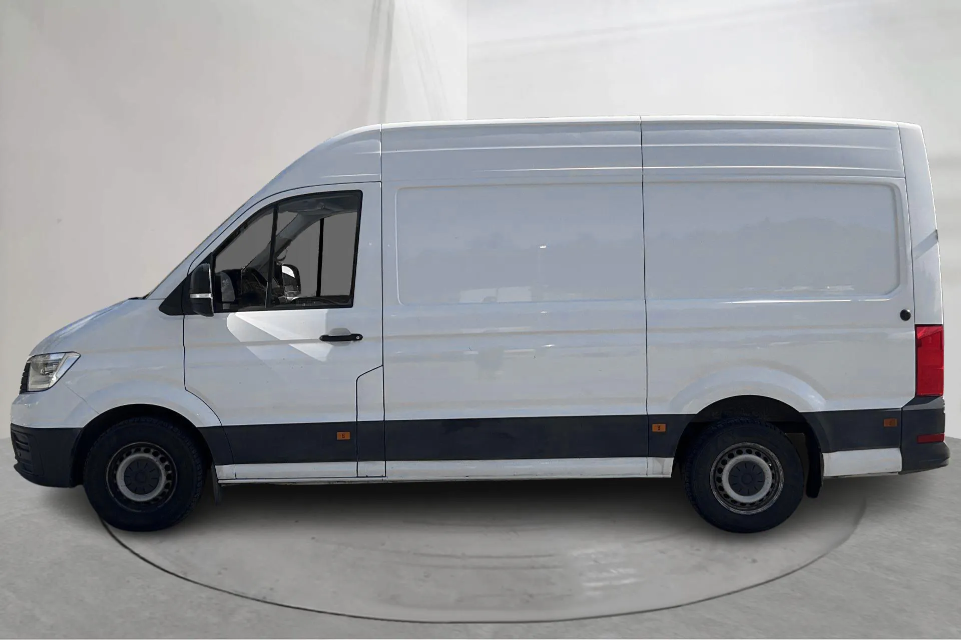 Presentation photo 2 of 15: VW Crafter 35 2.0 TDI Skåp 4Motion (177hk) - 247 410 km - Manual - white - 2018