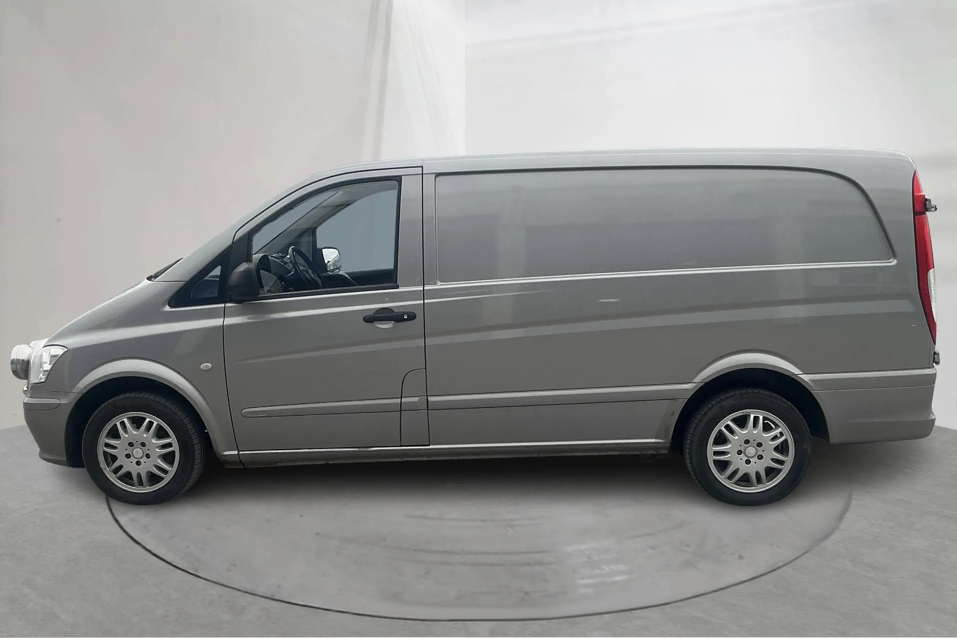 Presentationsfoto 2 av 12: Mercedes Vito 113 CDI W639 (136hk) - 22 104 mil - Automat - silver - 2011