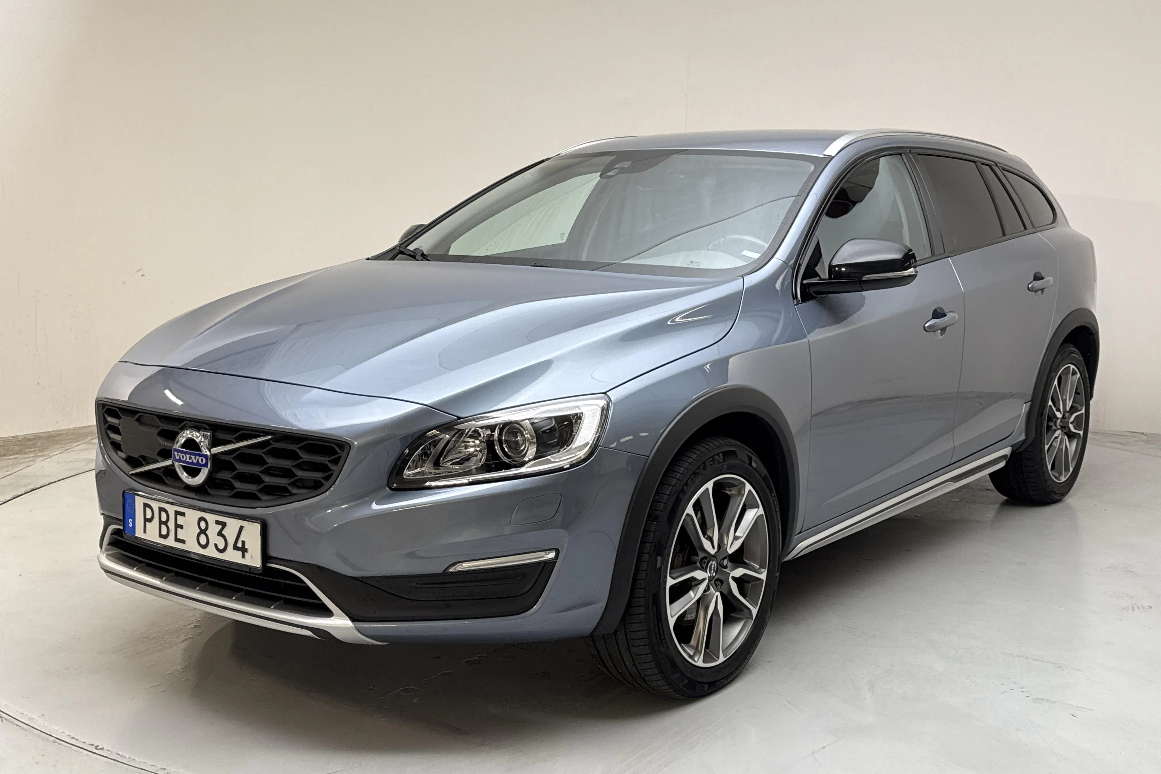 Presentation photo 1 of 13: Volvo V60 D3 Cross Country (150hk) - 157 870 km - Automatic - light blue - 2017