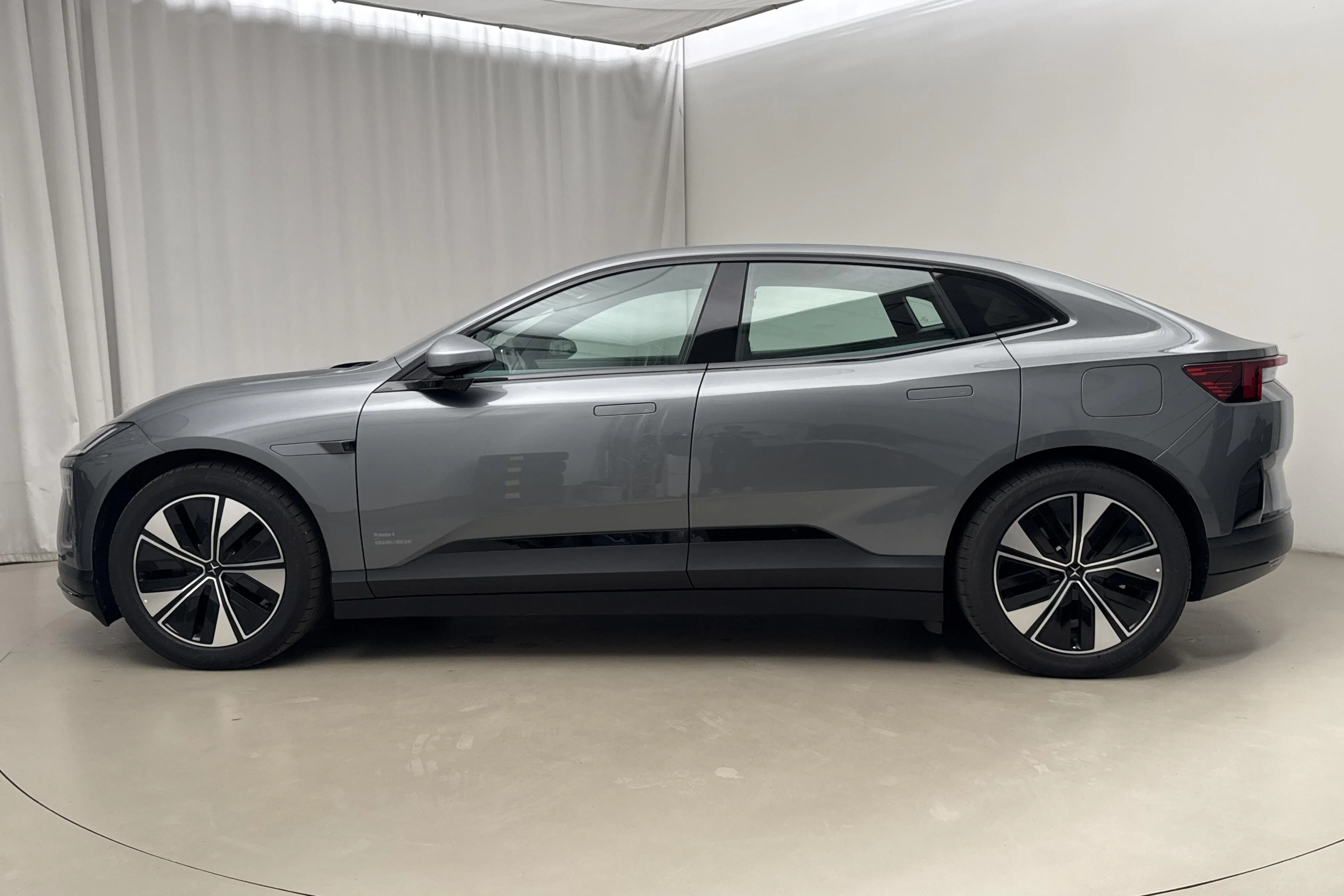 Presentation photo 2 of 20: Polestar 4 Long range Dual motor (544hk) - 41 430 km - Automatic - dark grey - 2025