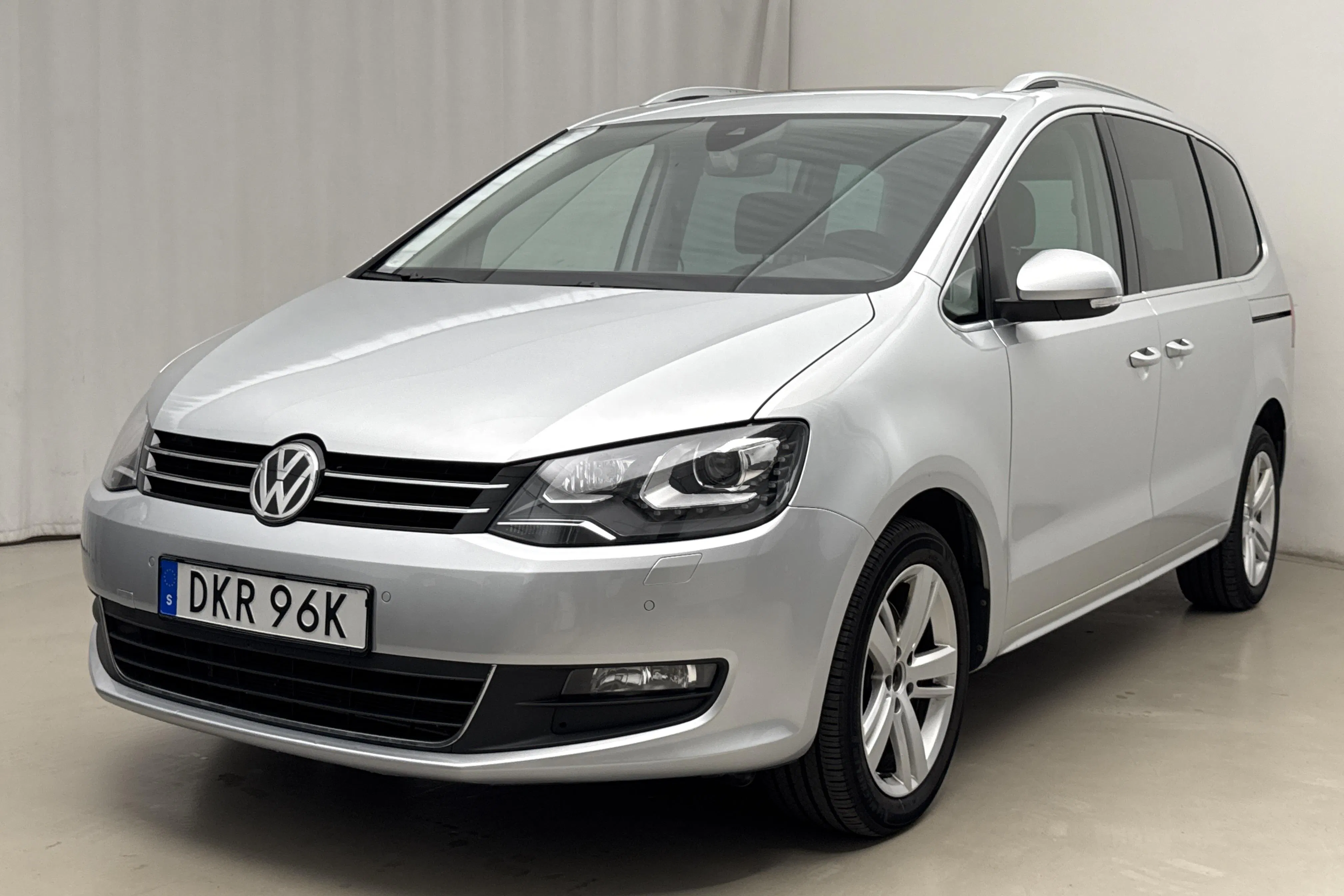 Presentationsfoto 1 av 23: VW Sharan 1.4 TSI (150hk) - 10 123 mil - Automat - silver - 2022