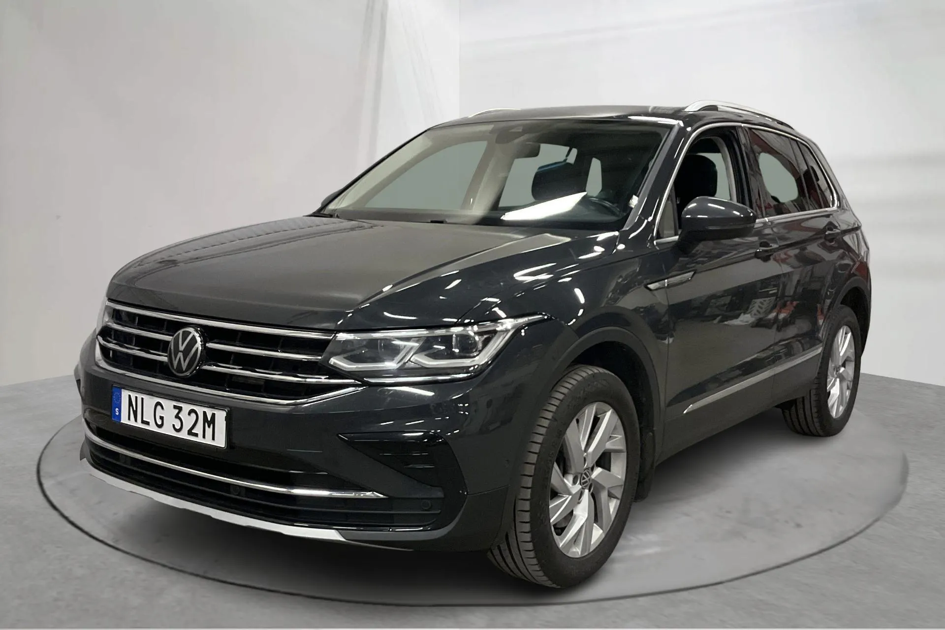 Presentationsfoto 1 av 20: VW Tiguan 2.0 TDI 4MOTION (200hk) - 12 232 mil - Automat - grå - 2024