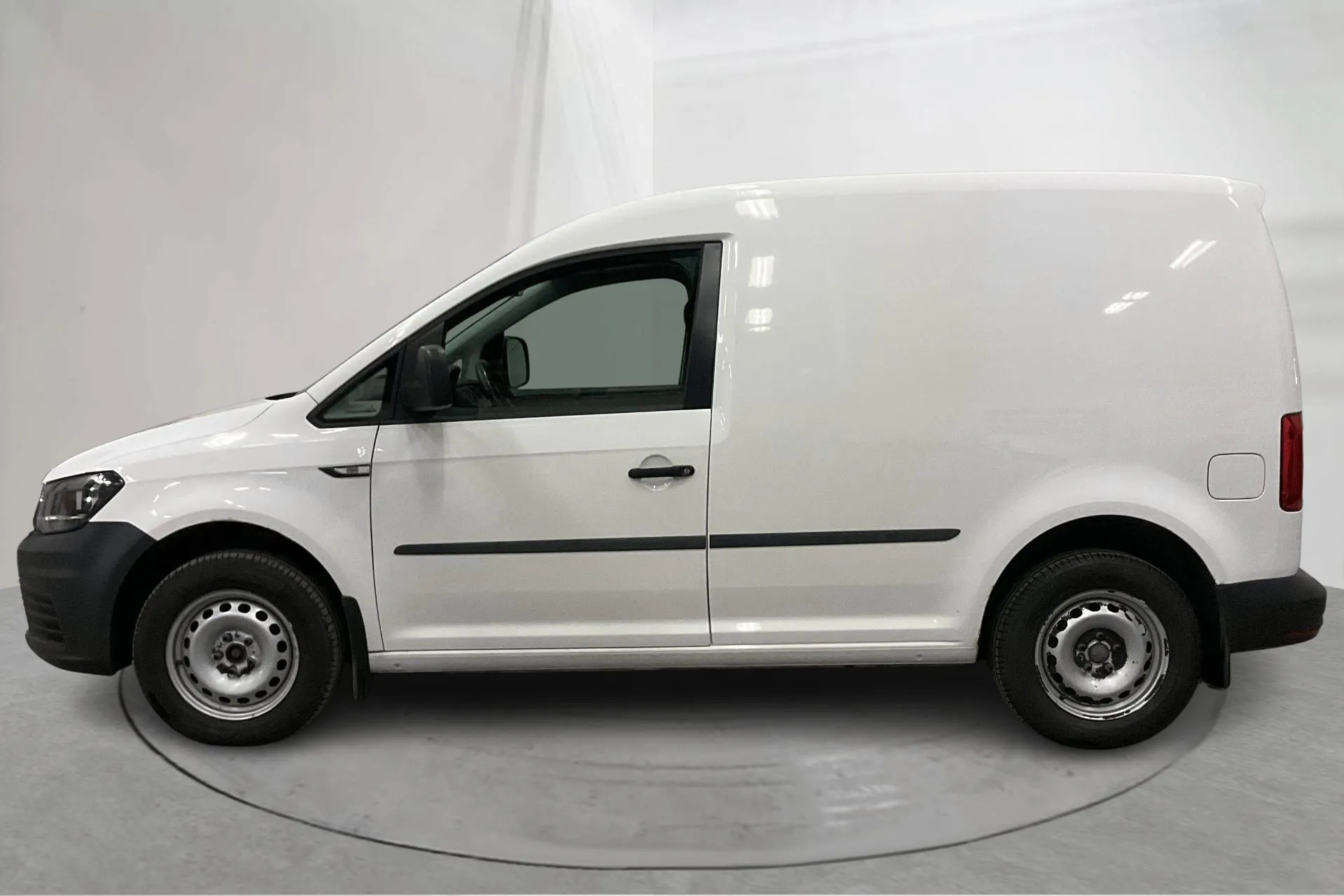 Presentationsfoto 2 av 18: VW Caddy 1.6 TDI Skåp (102hk) - 12 441 mil - Automat - vit - 2016