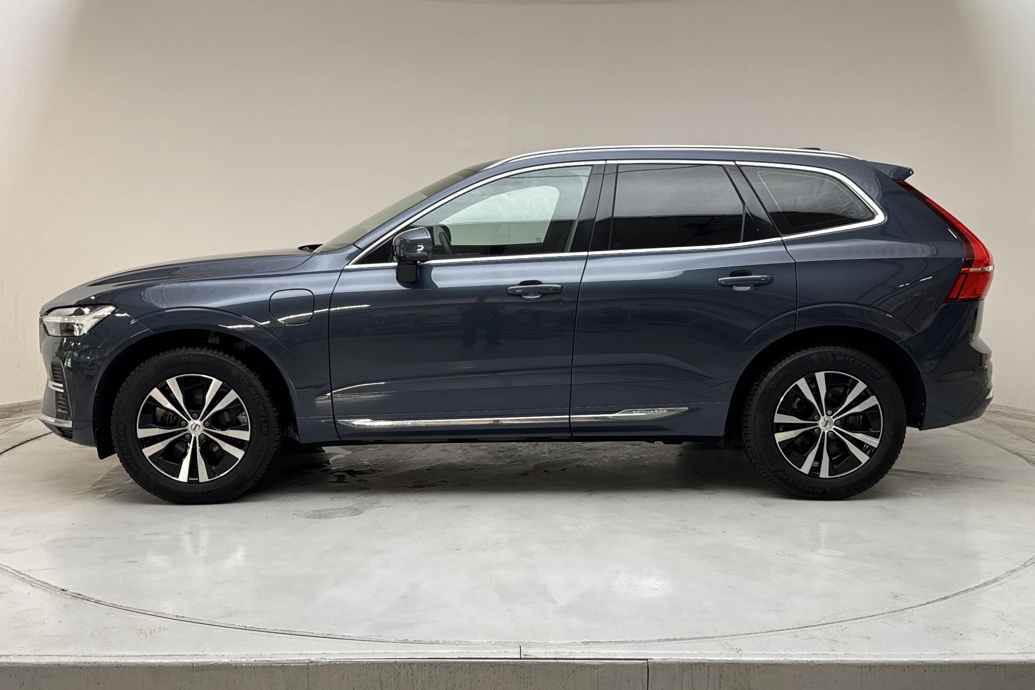 Presentation photo 2 of 19: Volvo XC60 T6 AWD Recharge (350hk) - 101 340 km - Automatic - dark blue - 2024