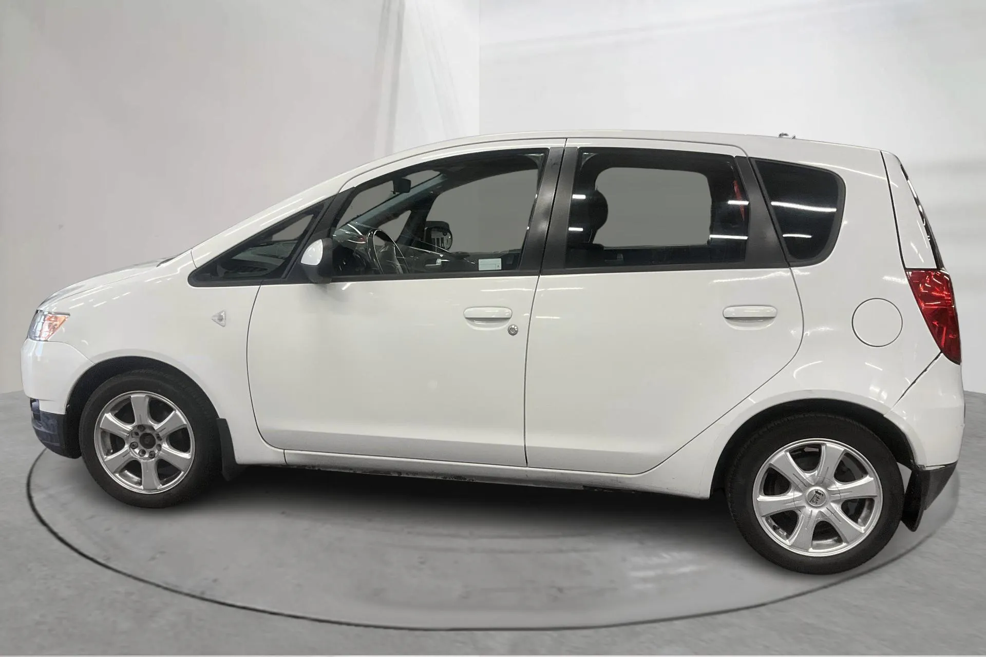 Presentationsfoto 2 av 14: Mitsubishi Colt 1.3 5dr (95hk) - 11 144 mil - Automat - vit - 2009