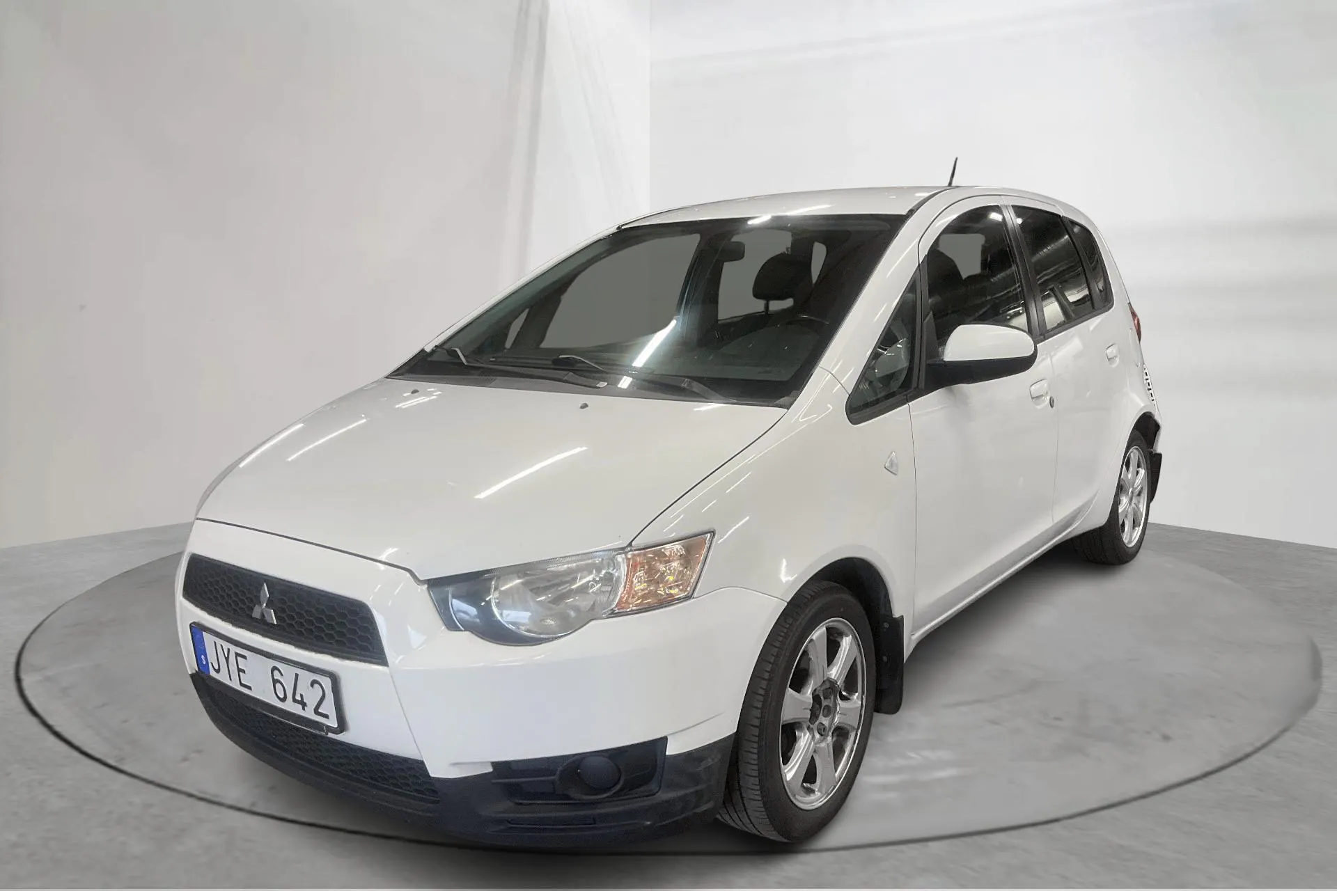 Presentationsfoto 1 av 14: Mitsubishi Colt 1.3 5dr (95hk) - 11 144 mil - Automat - vit - 2009