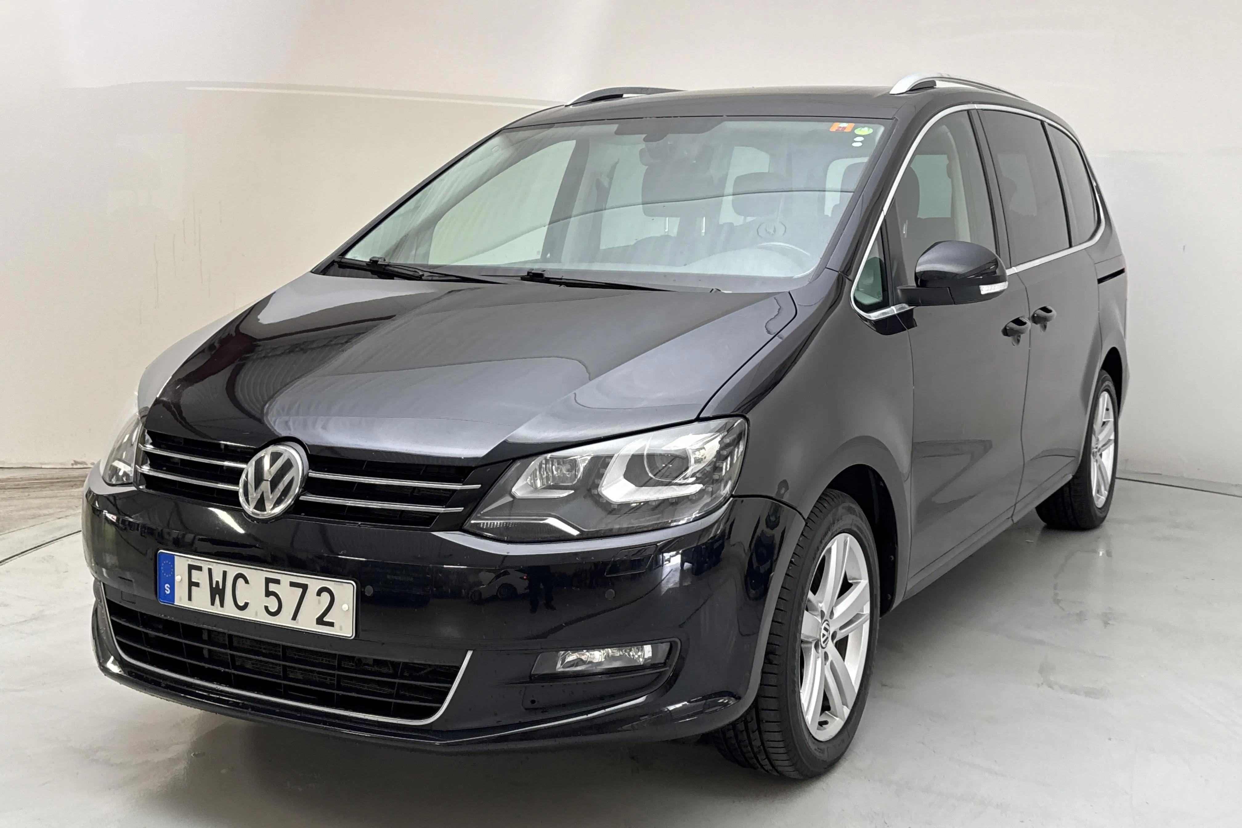 Presentationsfoto 1 av 18: VW Sharan 2.0 TDI (150hk) - 19 633 mil - Automat - svart - 2017