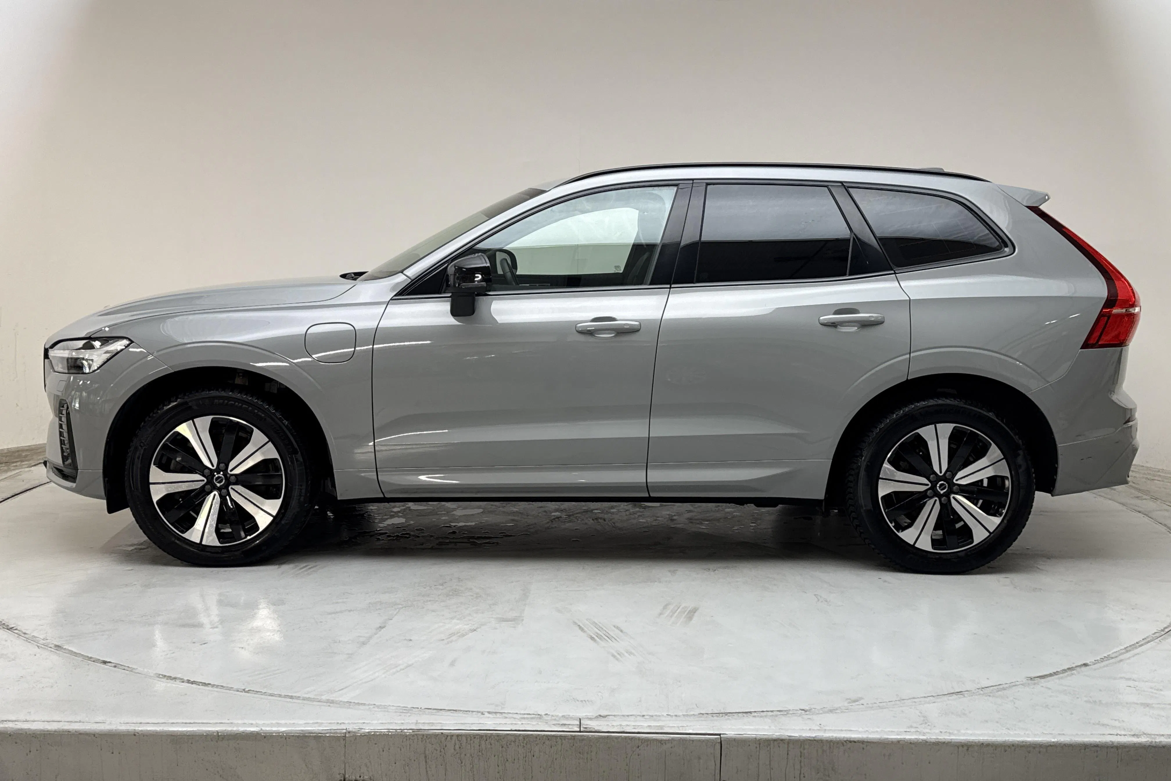 Presentation photo 2 of 19: Volvo XC60 T6 AWD Recharge (350hk) - 84 230 km - Automatic - gray - 2024