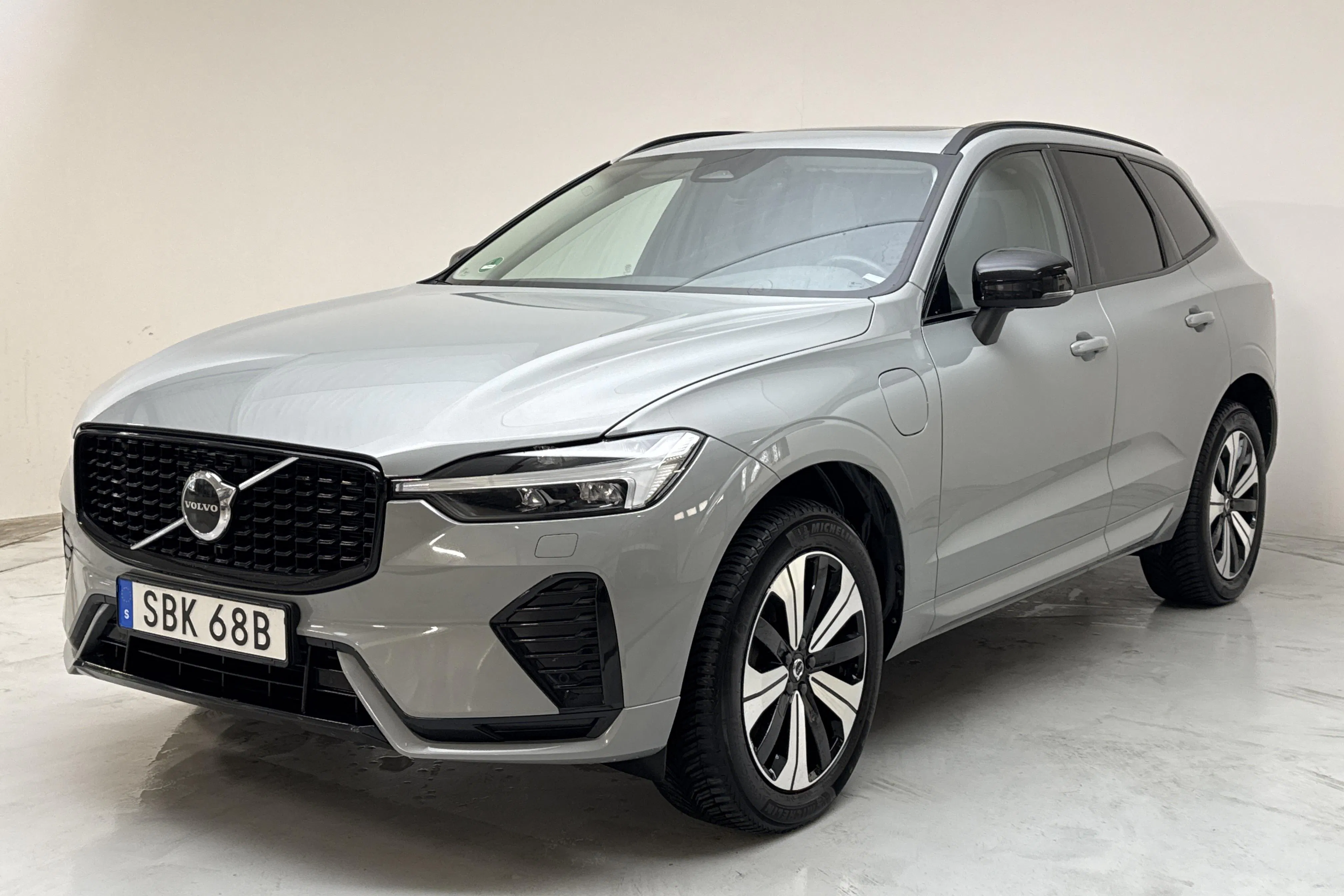 Presentation photo 1 of 19: Volvo XC60 T6 AWD Recharge (350hk) - 84 230 km - Automatic - gray - 2024