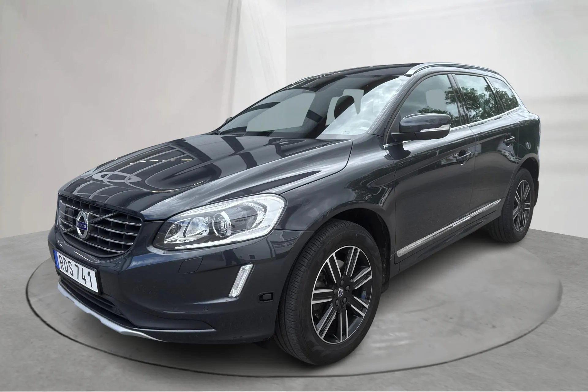 Presentationsfoto 1 av 16: Volvo XC60 D4 AWD (190hk) - 8 353 mil - Automat - grå - 2017