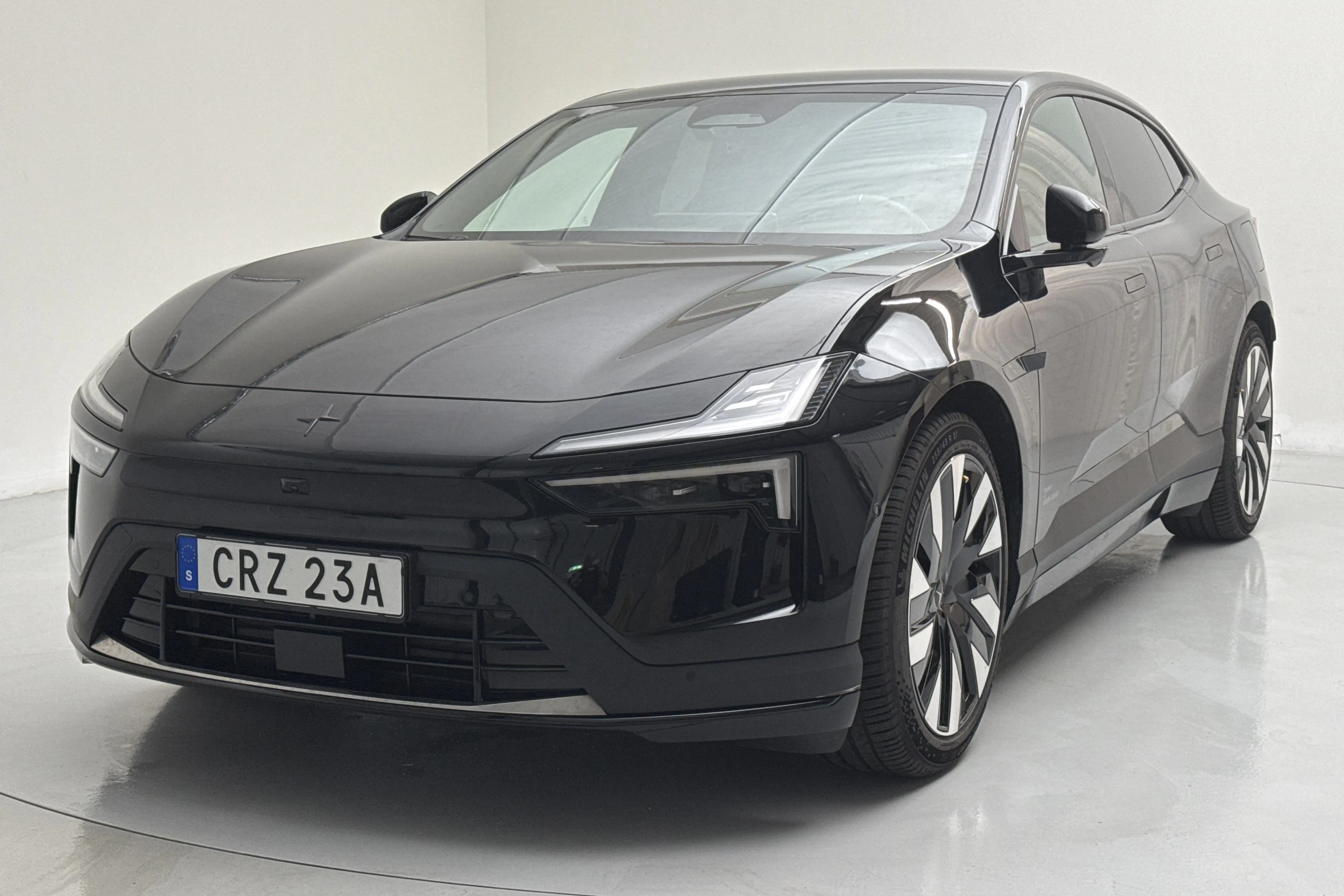Presentation photo 1 of 21: Polestar 4 Long range Single motor (272hk) - 7 540 km - Automatic - black - 2026