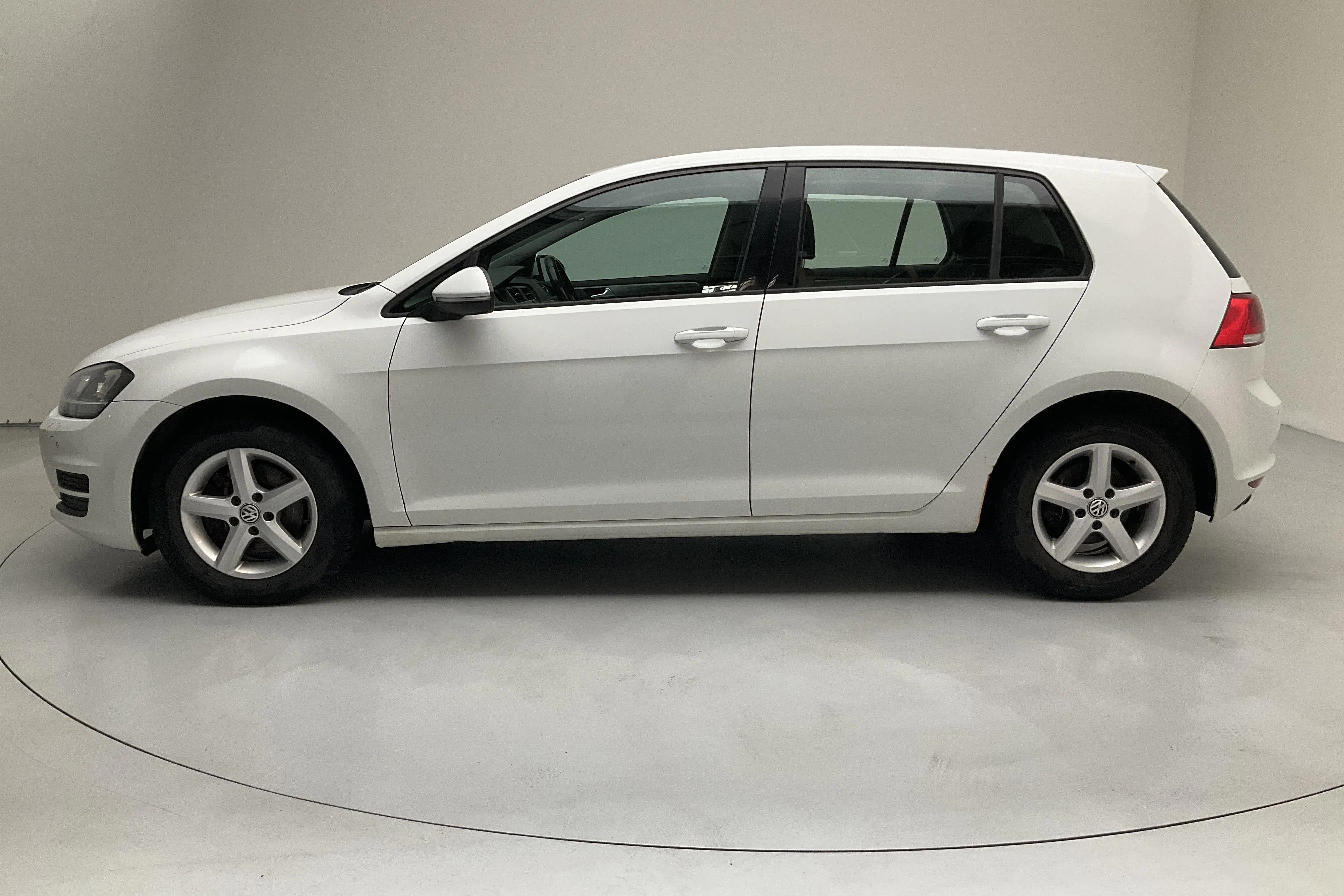 Presentation photo 2 of 11: VW Golf VII 2.0 TDI BlueMotion Technology 5dr (150hk) - 317 960 km - Manual - white - 2016