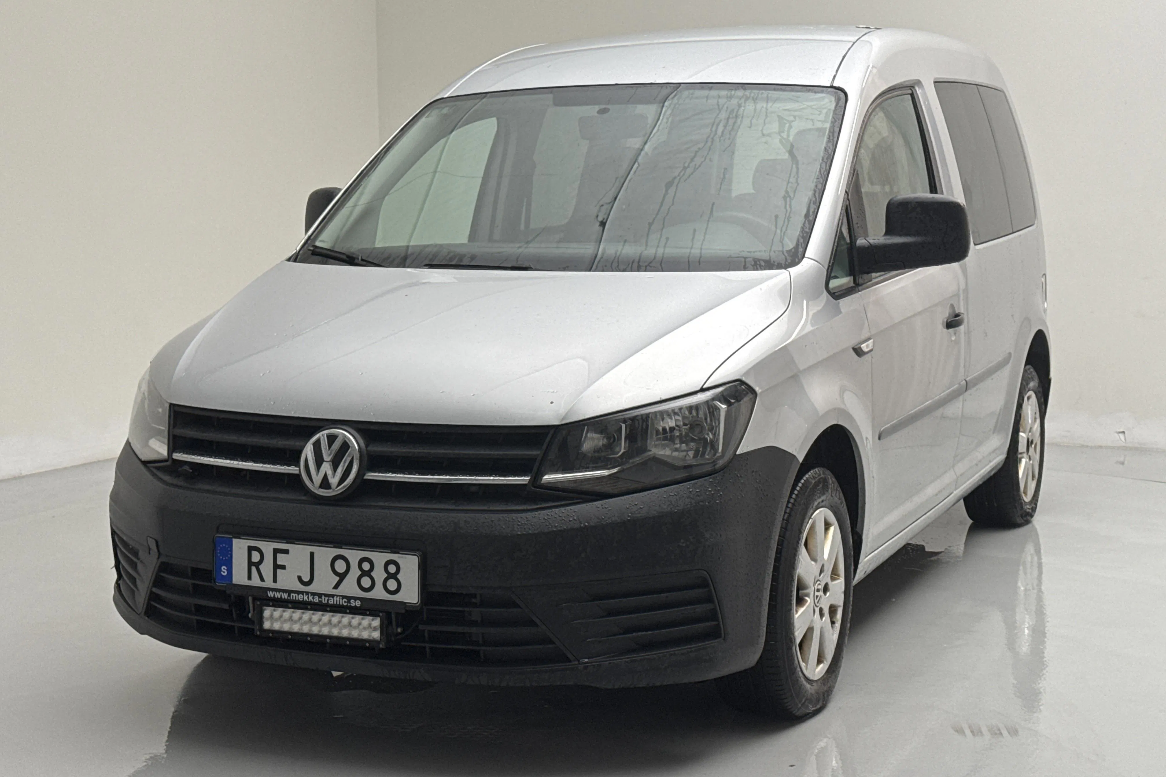 Presentation photo 1 of 11: VW Caddy Combi 2.0 TDI (75hk) - 364 640 km - Manual - silver - 2018