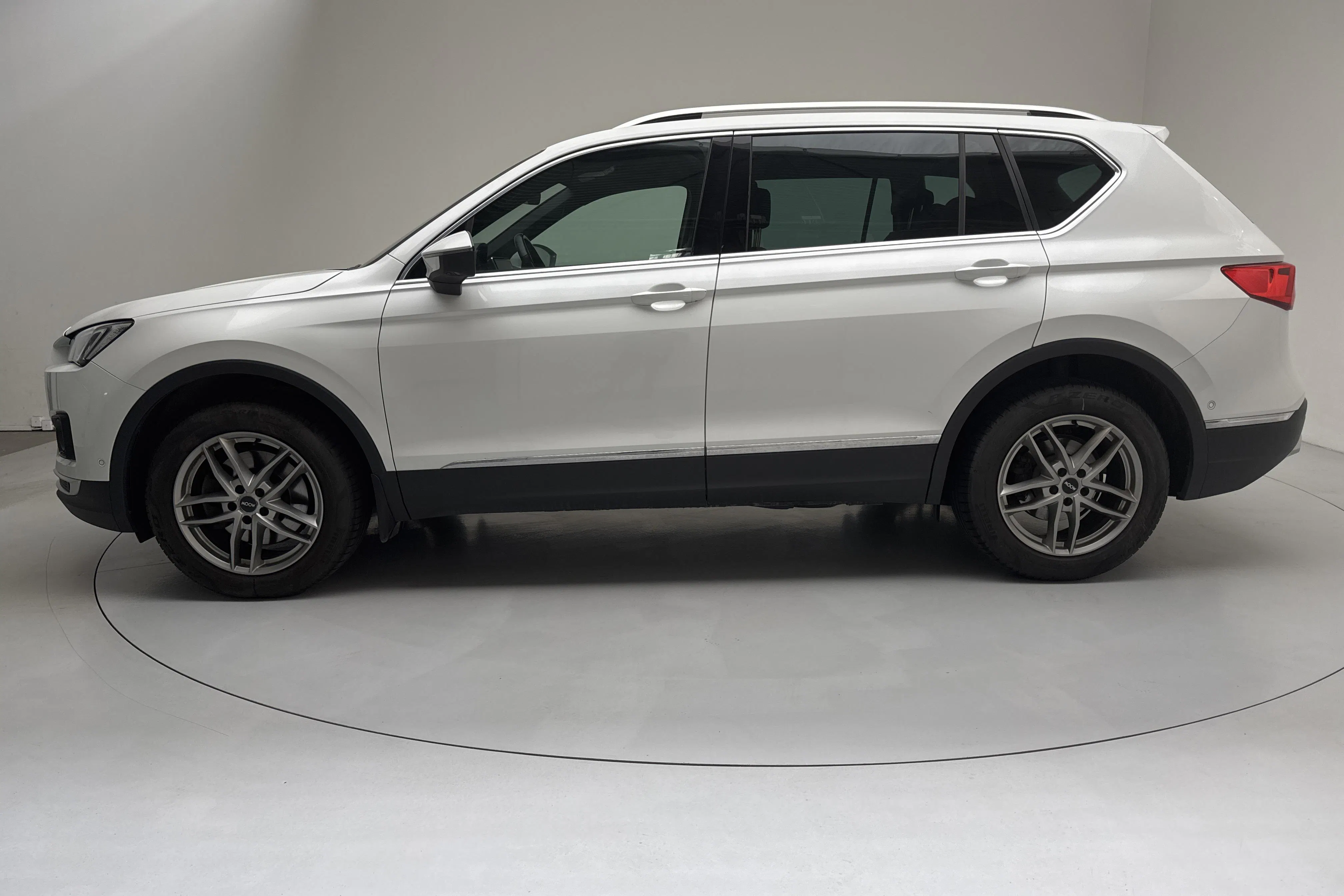 Presentationsfoto 2 av 18: Seat Tarraco 2.0 TDI 4Drive (190hk) - 16 327 mil - Automat - vit - 2019