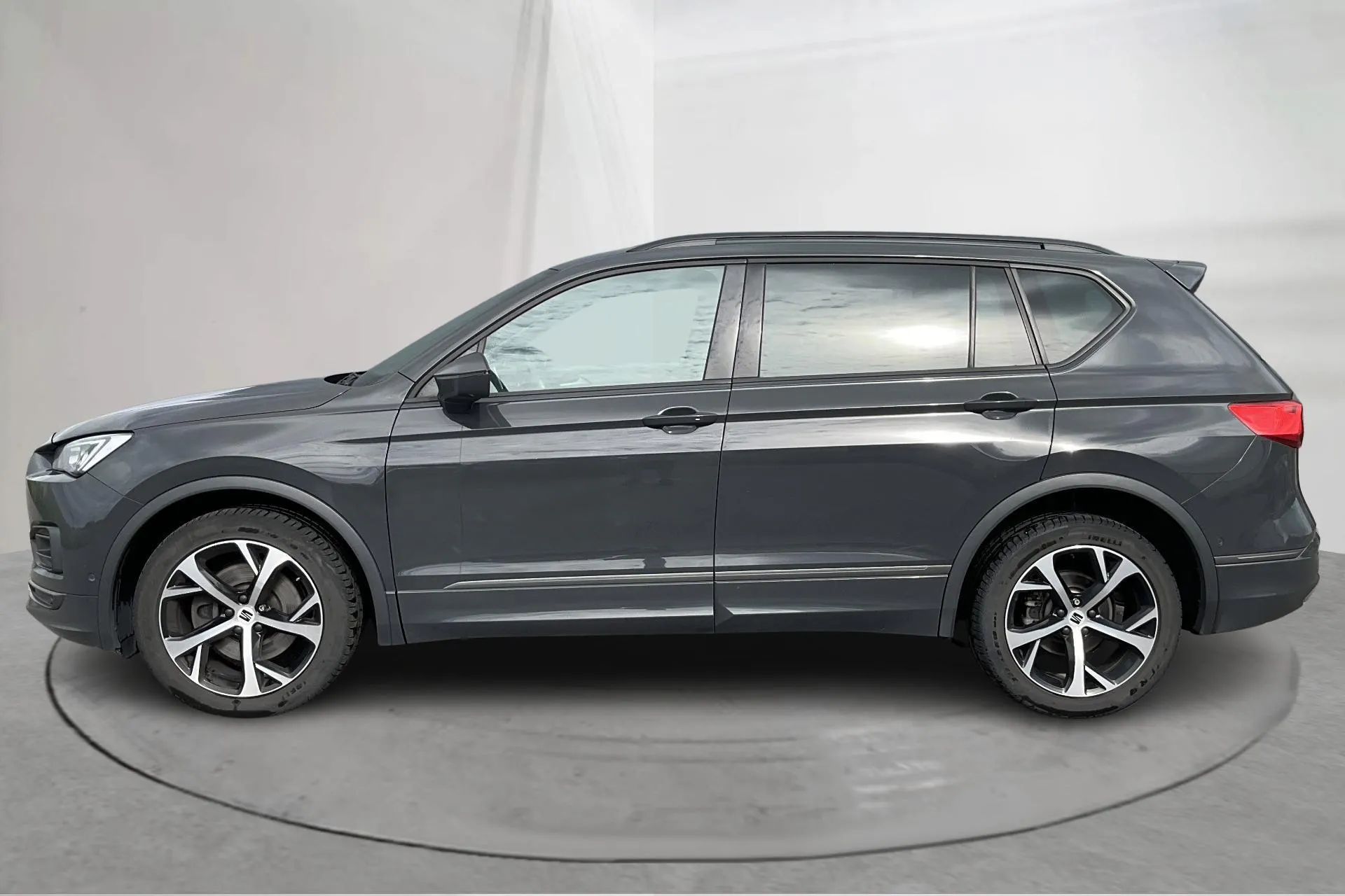 Presentationsfoto 2 av 15: Seat Tarraco 2.0 TDI 4Drive (200hk) - 22 406 mil - Automat - grå - 2021