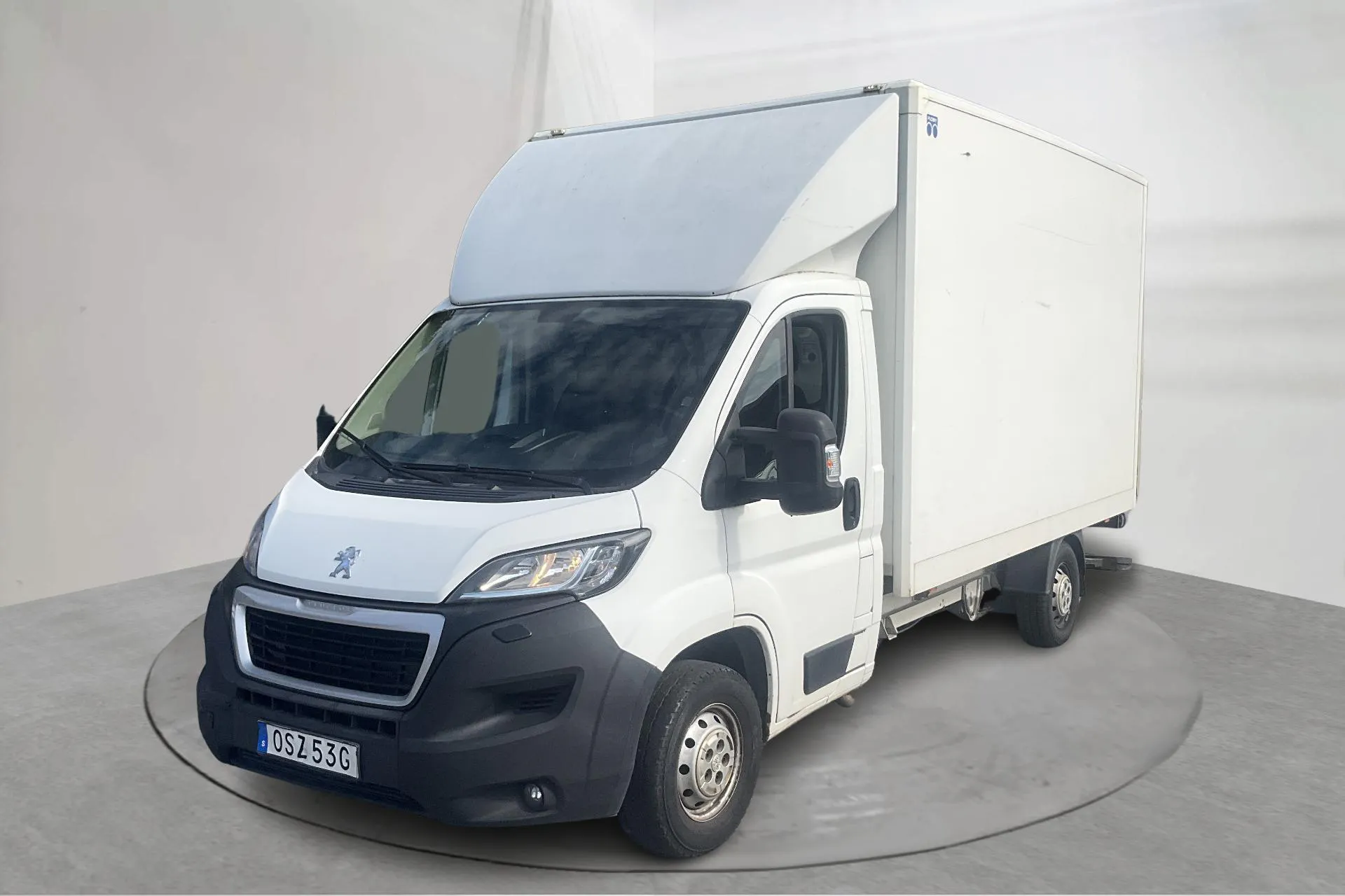 Presentation photo 1 of 9: Peugeot Boxer 335 HDI BlueHDi Chassi (130hk) - 228 380 km - Manual - white - 2019