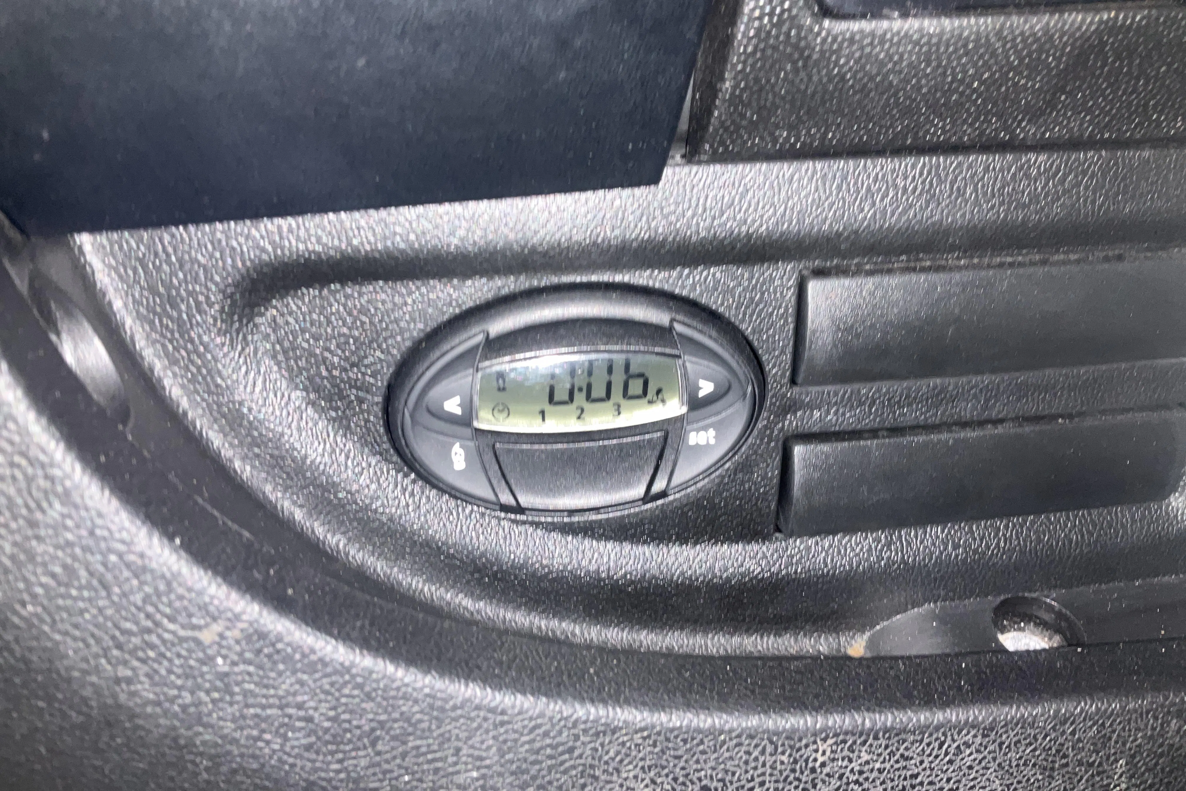 Presentation photo 9 of 9: Peugeot Boxer 335 HDI BlueHDi Chassi (130hk) - 228 380 km - Manual - white - 2019