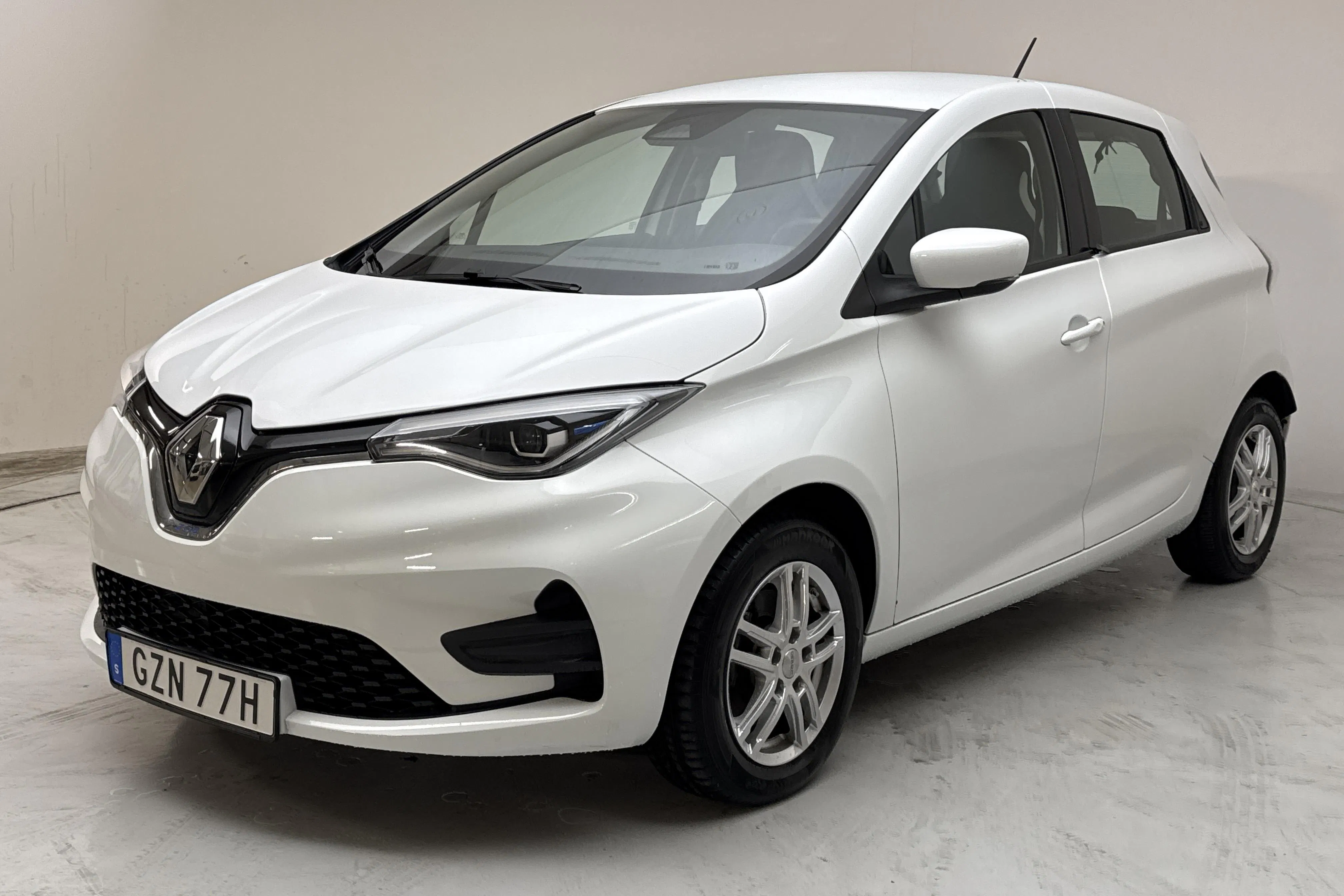 Presentation photo 1 of 13: Renault Zoe 52kWh R110 (108hk) - 70 640 km - Automatic - white - 2021
