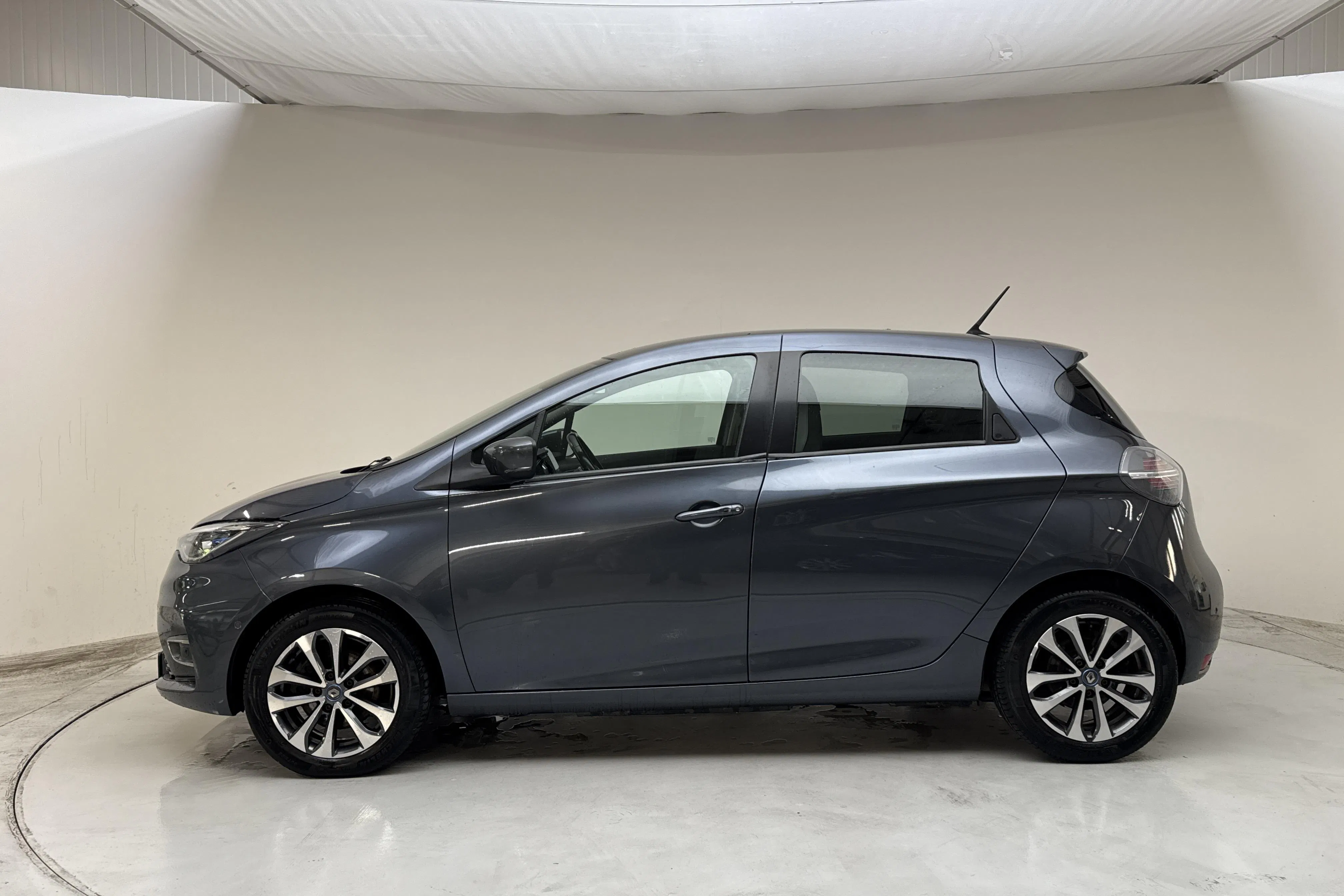 Presentationsfoto 2 av 15: Renault Zoe 52kWh R135 (135hk) - 11 096 mil - Automat - grå - 2020