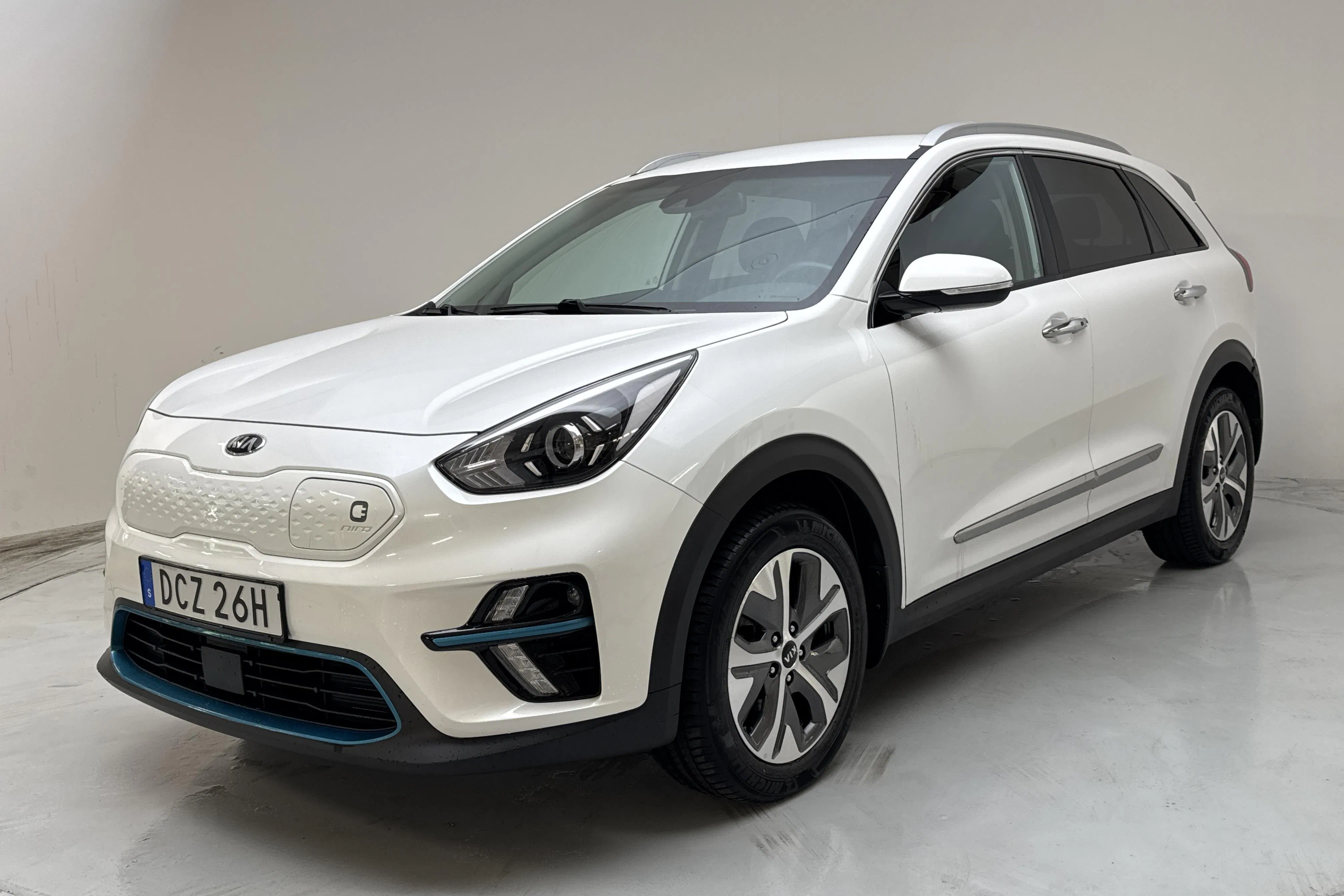 Presentation photo 1 of 15: KIA e-Niro 64kWh (204hk) - 61 720 km - Automatic - white - 2021