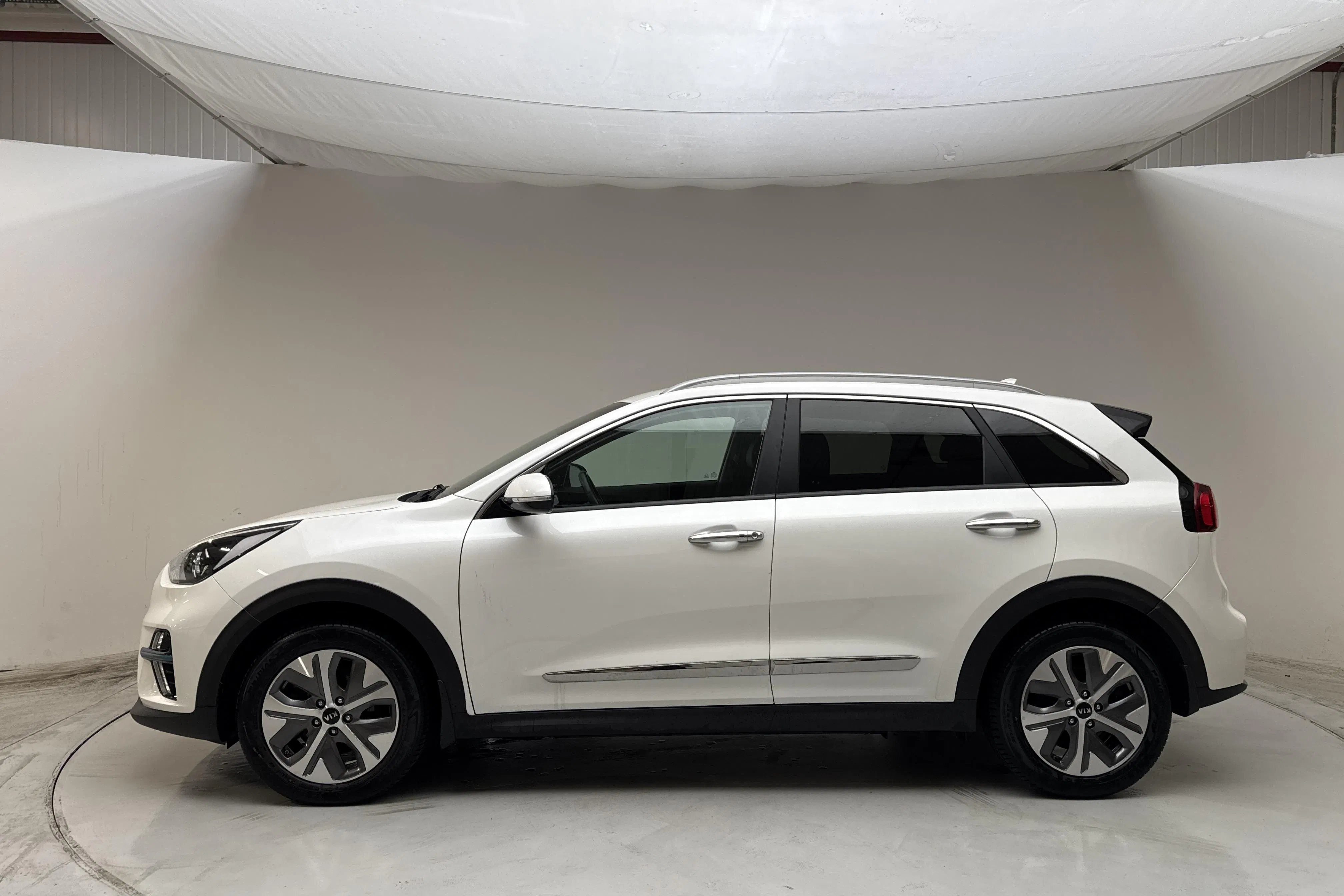 Presentation photo 2 of 15: KIA e-Niro 64kWh (204hk) - 61 720 km - Automatic - white - 2021