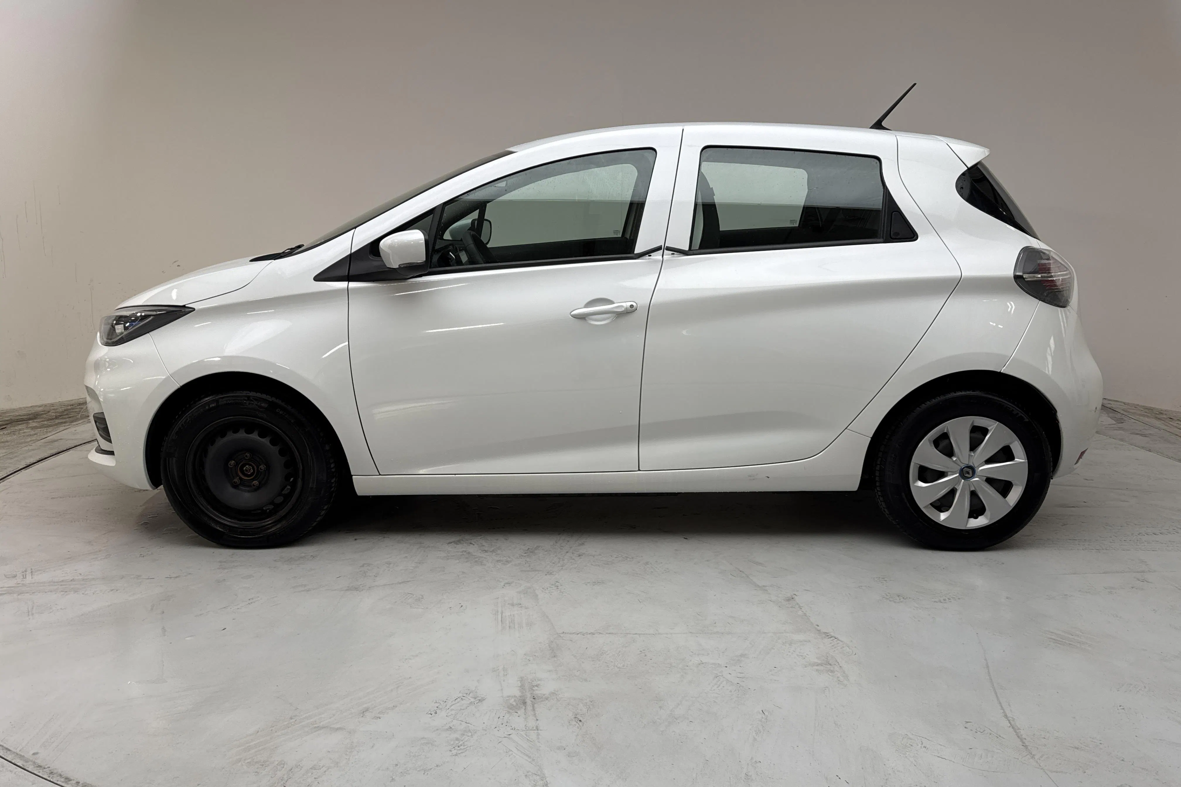 Presentation photo 2 of 13: Renault Zoe 52kWh R110 (108hk) - 78 380 km - Automatic - white - 2021