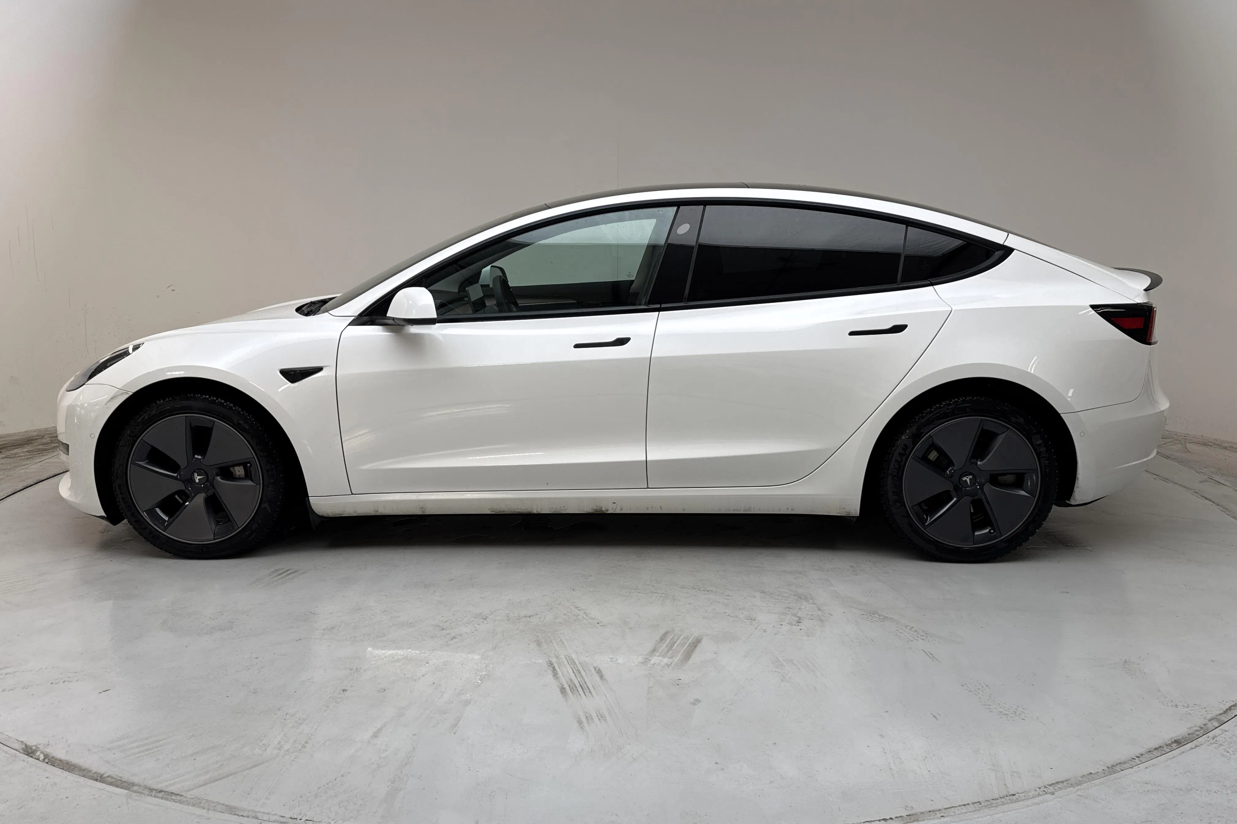 Presentation photo 2 of 18: Tesla Model 3 Long Range Dual Motor AWD - 62 200 km - Automatic - white - 2022