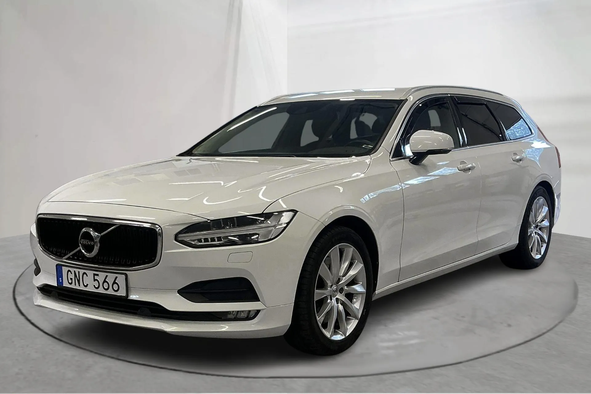 Presentationsfoto 1 av 16: Volvo V90 T5 Bi-Fuel (254hk) - 17 947 mil - Automat - vit - 2018