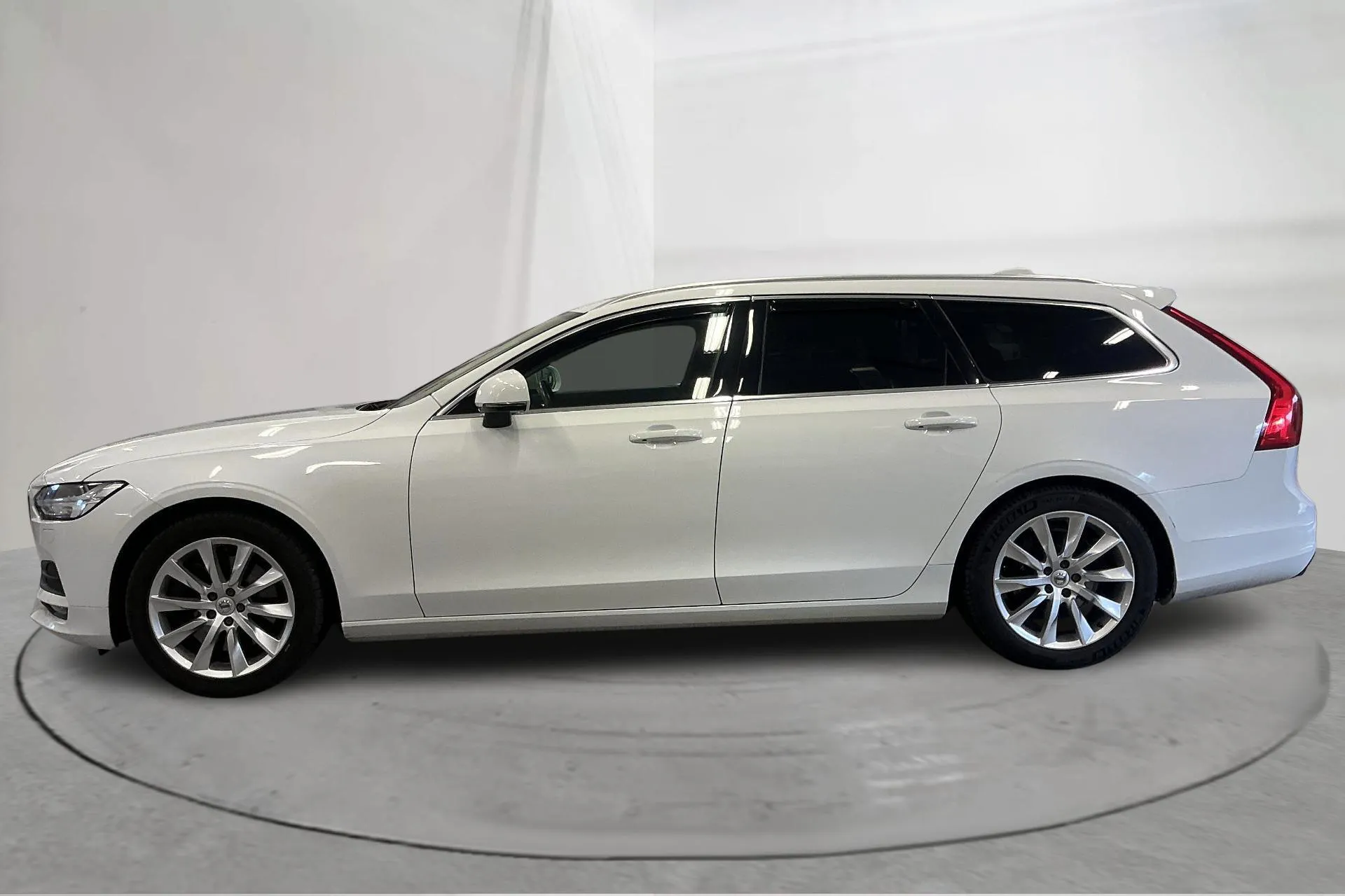 Presentationsfoto 2 av 16: Volvo V90 T5 Bi-Fuel (254hk) - 17 947 mil - Automat - vit - 2018