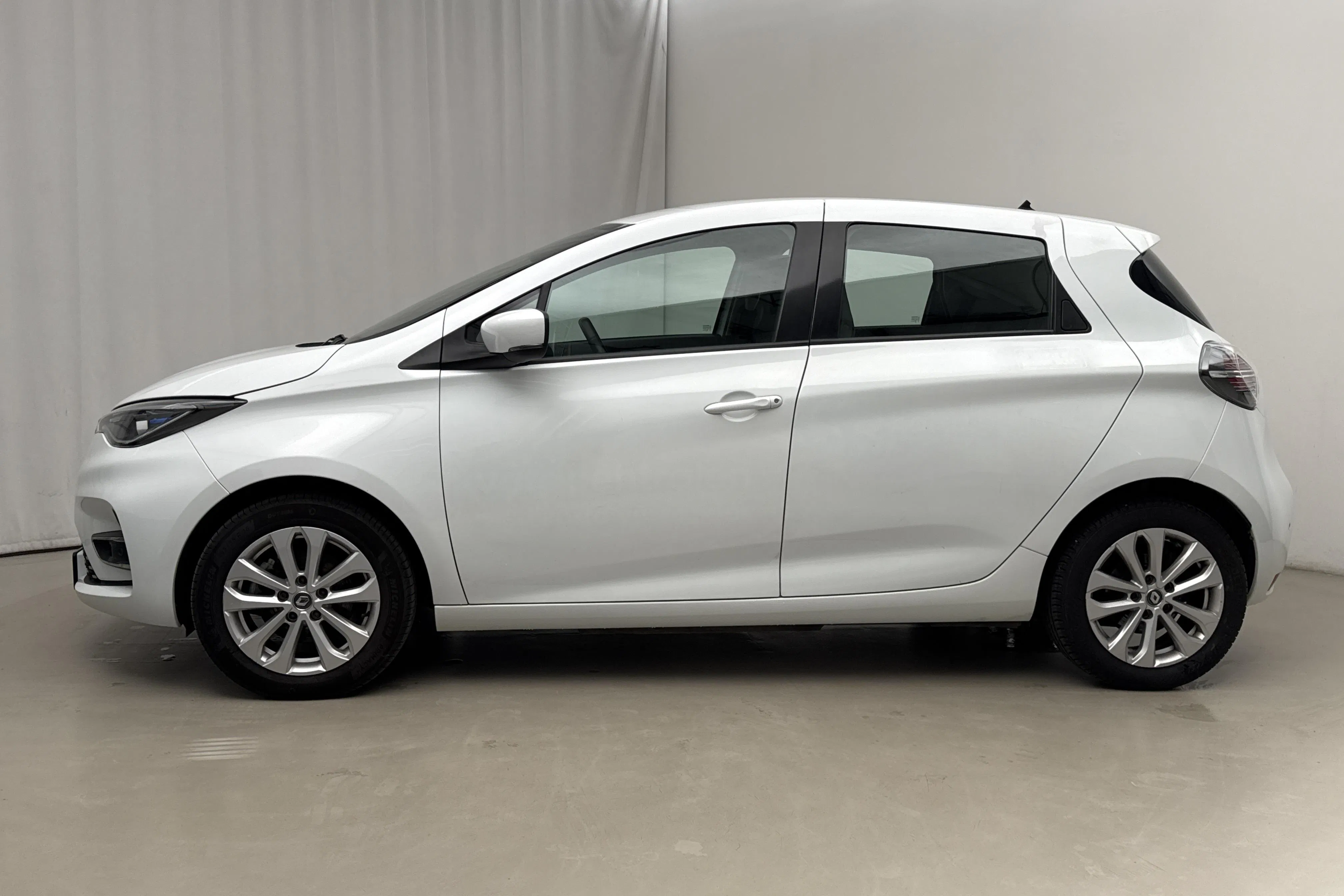 Presentation photo 2 of 20: Renault Zoe 52kWh R110 (108hk) - 37 100 km - Automatic - white - 2022